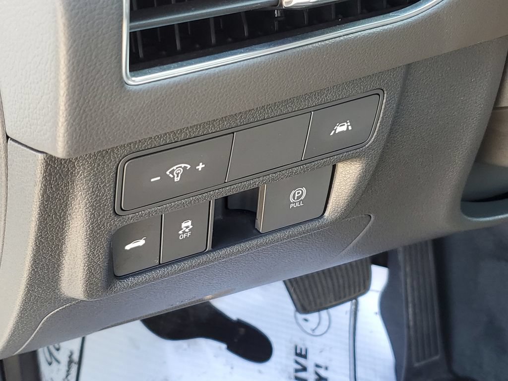 Used 2023 Hyundai Sonata SEL w/ Preferred Accessory Package FWD image 9