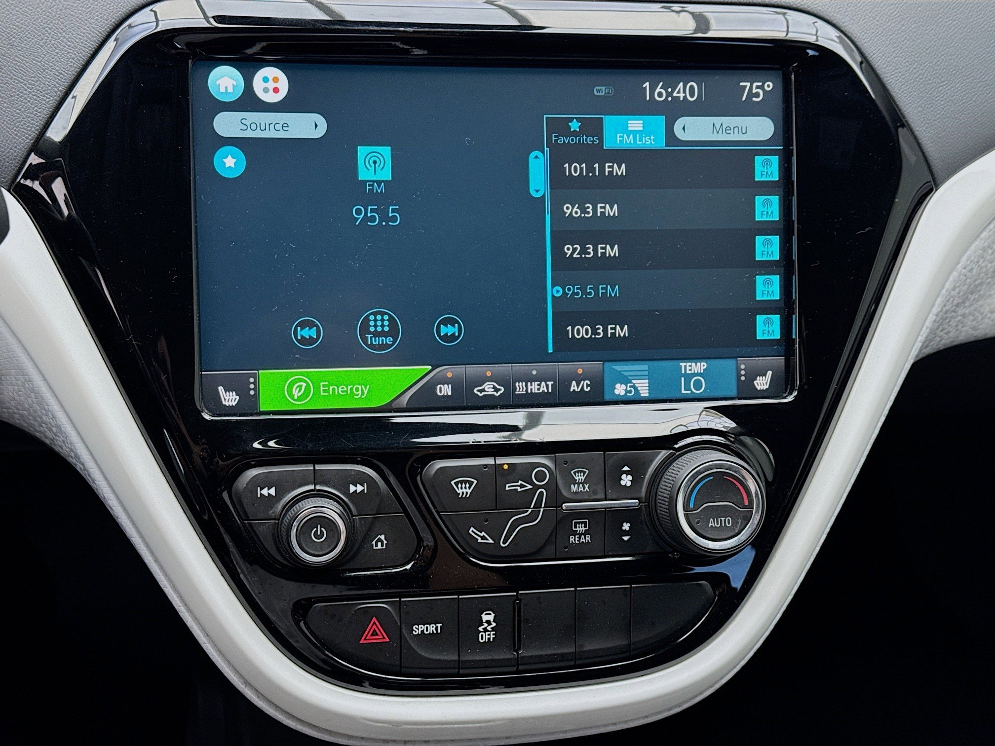 Used 2019 Chevrolet Bolt Premier w/ Infotainment Package image 11