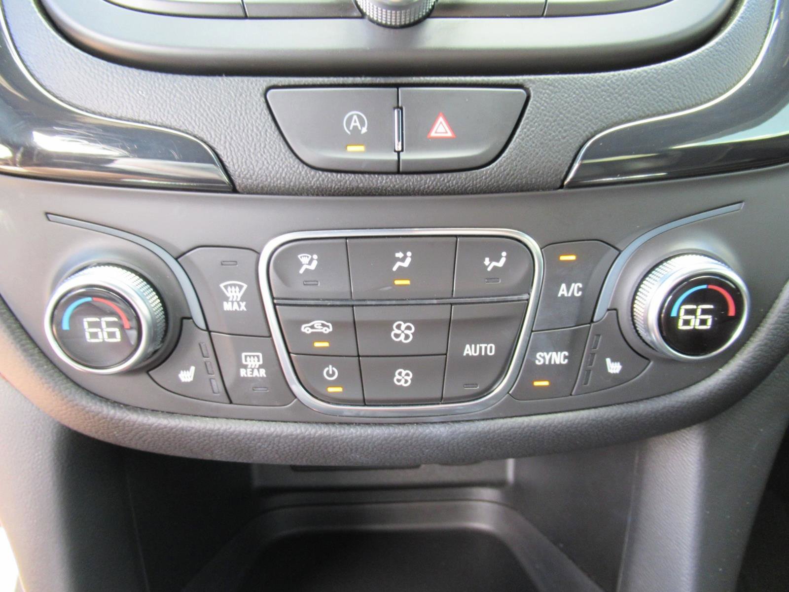 Used 2022 Chevrolet Equinox RS w/ RS Leather Package FWD image 27