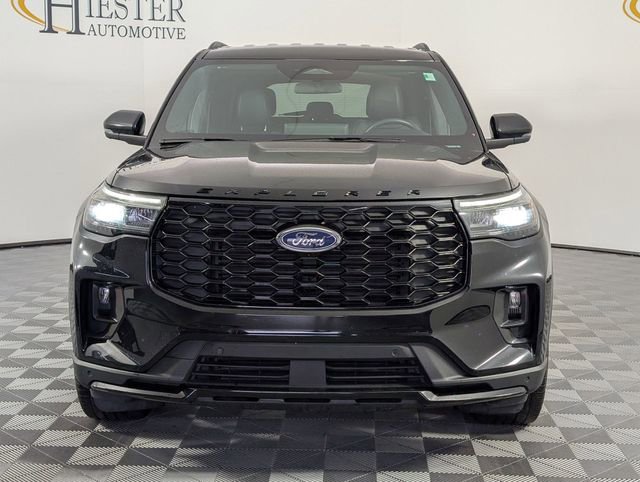 Used 2025 Ford Explorer ST-Line w/ ST-Line Street Pack image 3