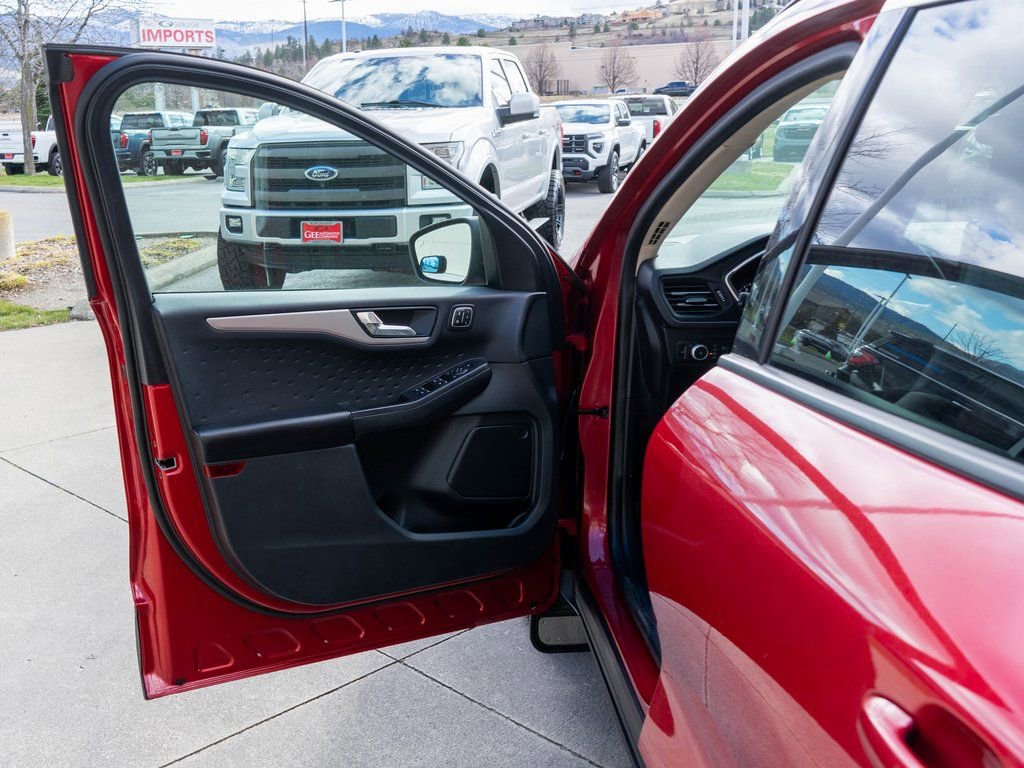 Used 2020 Ford Escape SEL image 15