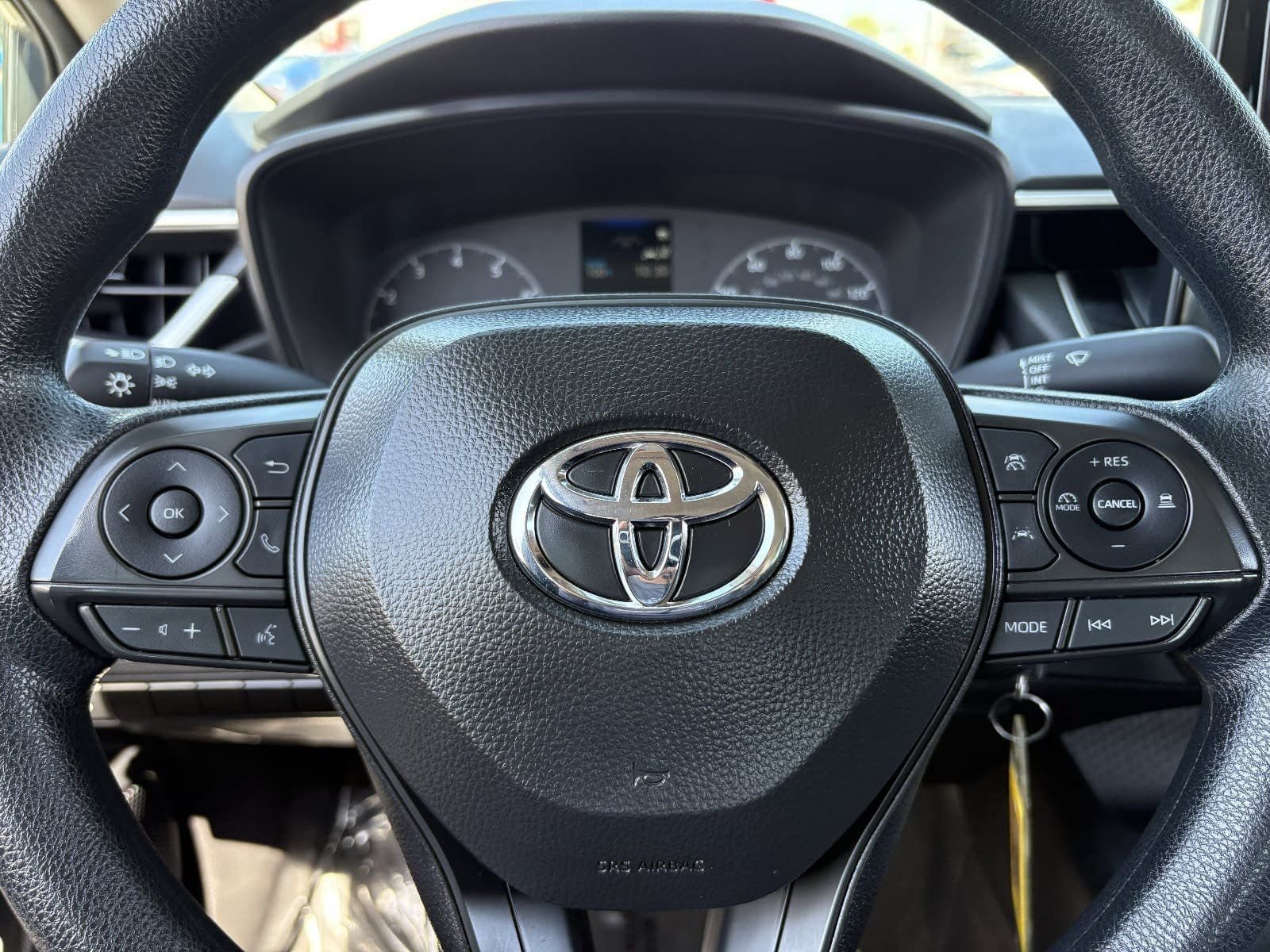Used 2025 Toyota Corolla LE FWD image 31