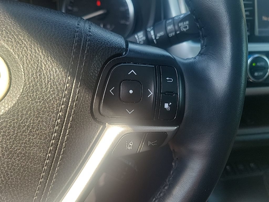 Used 2019 Toyota Highlander Limited Platinum AWD/4WD image 25