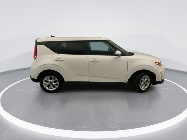 Used 2023 Kia Soul LX w/ Option Group 015 FWD image 7
