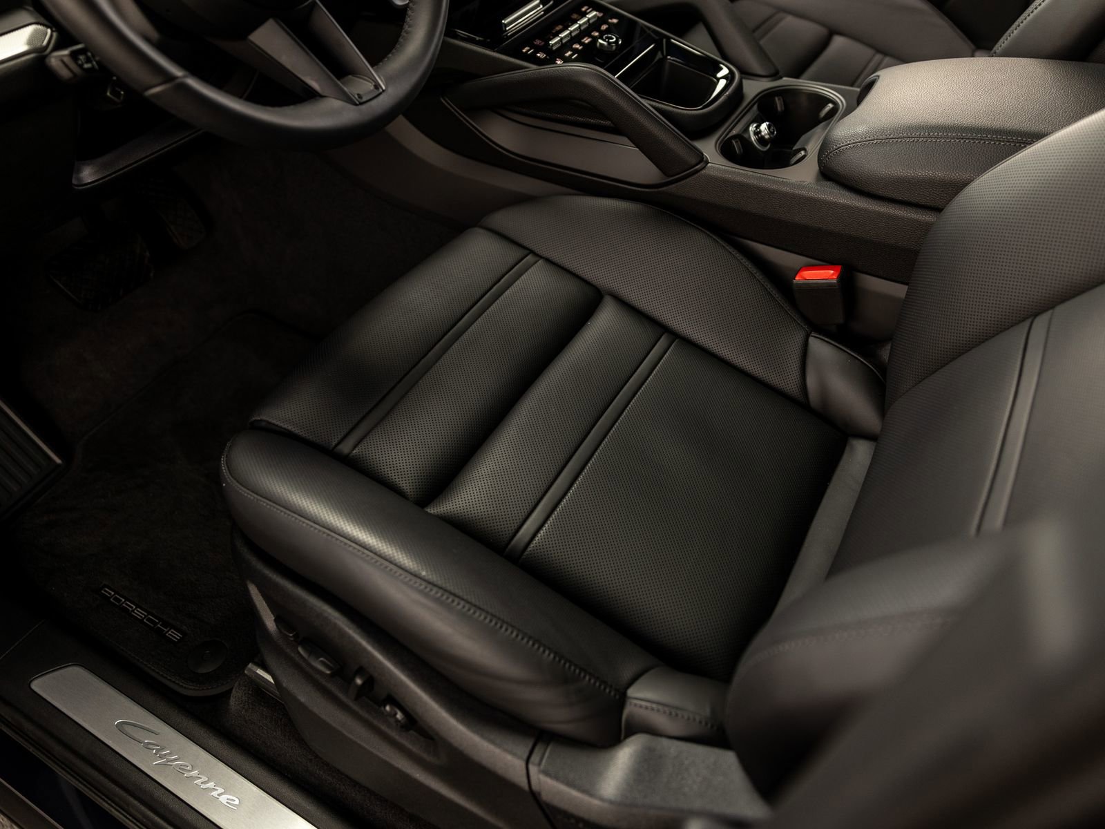 Certified 2025 Porsche Cayenne Coupe image 41