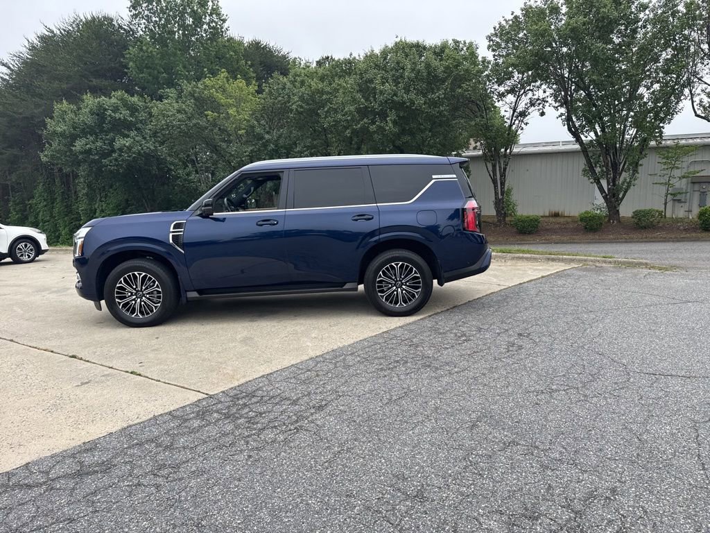 Used 2025 Nissan Armada SL AWD/4WD image 9