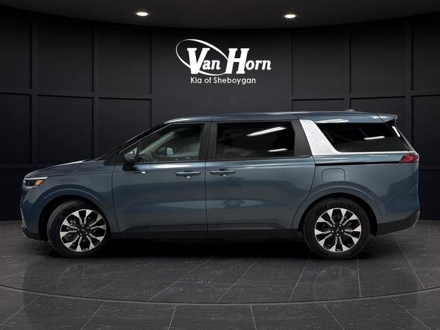 Used 2024 Kia Carnival EX image 12