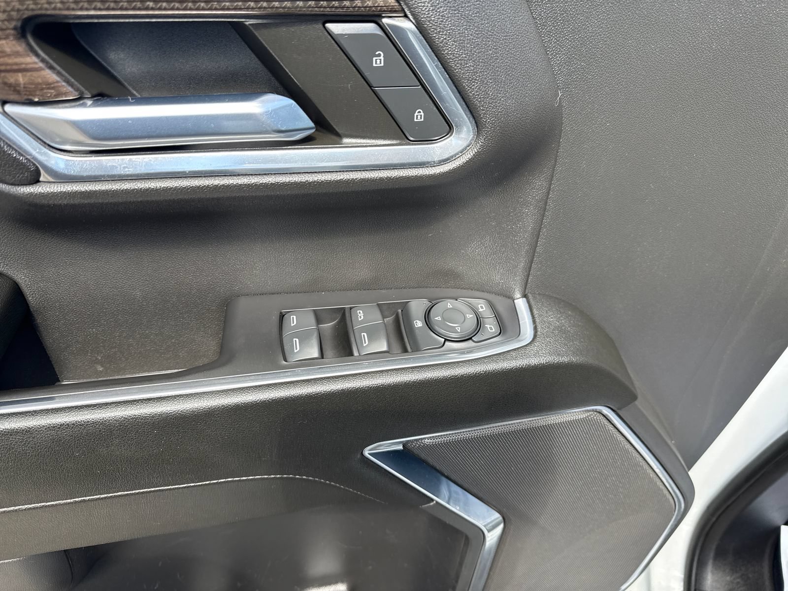 Used 2023 Chevrolet Silverado 1500 LT AWD/4WD image 11