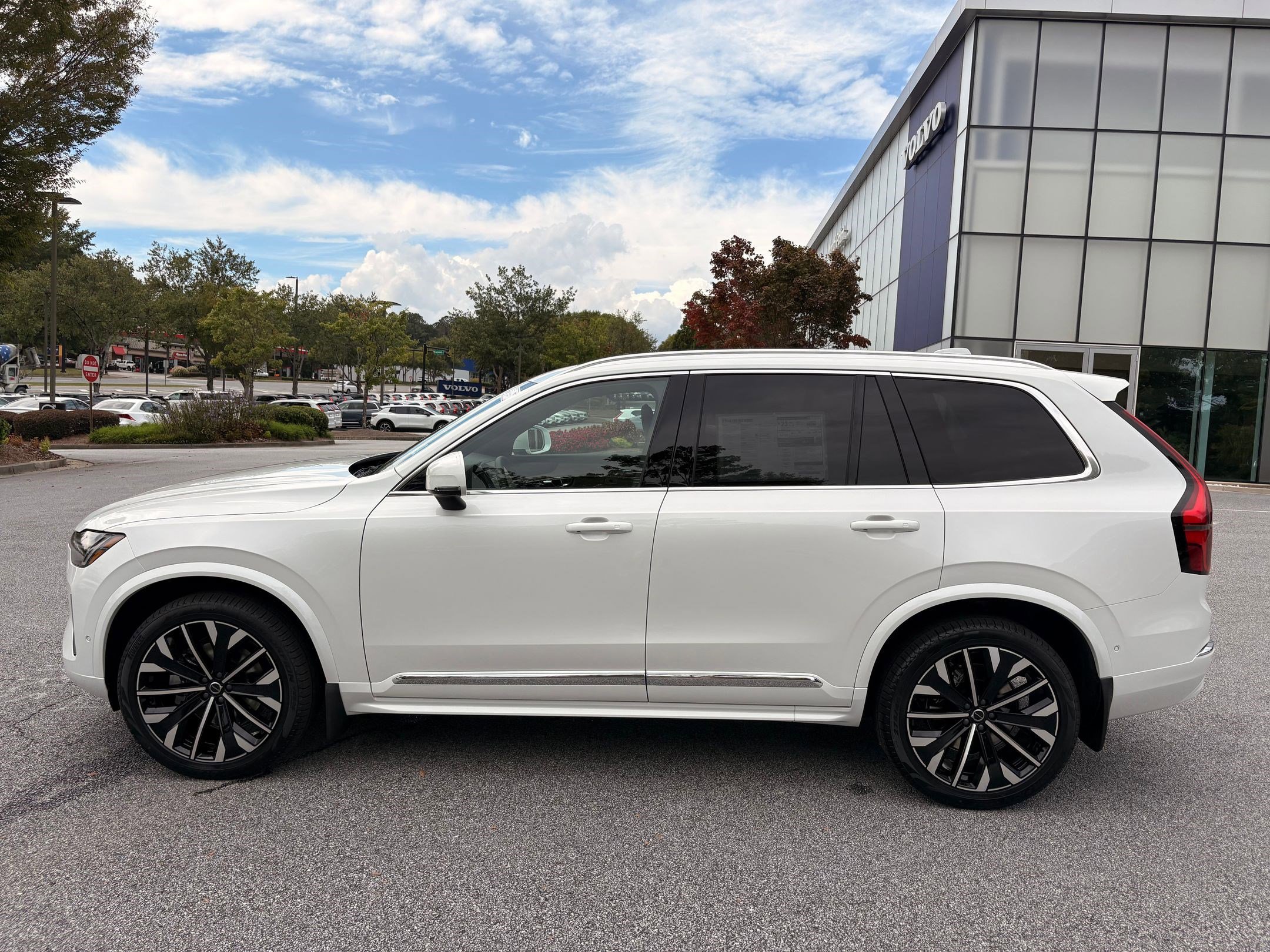 New 2026 Volvo XC90 B6 Plus w/ Protection Package image 2