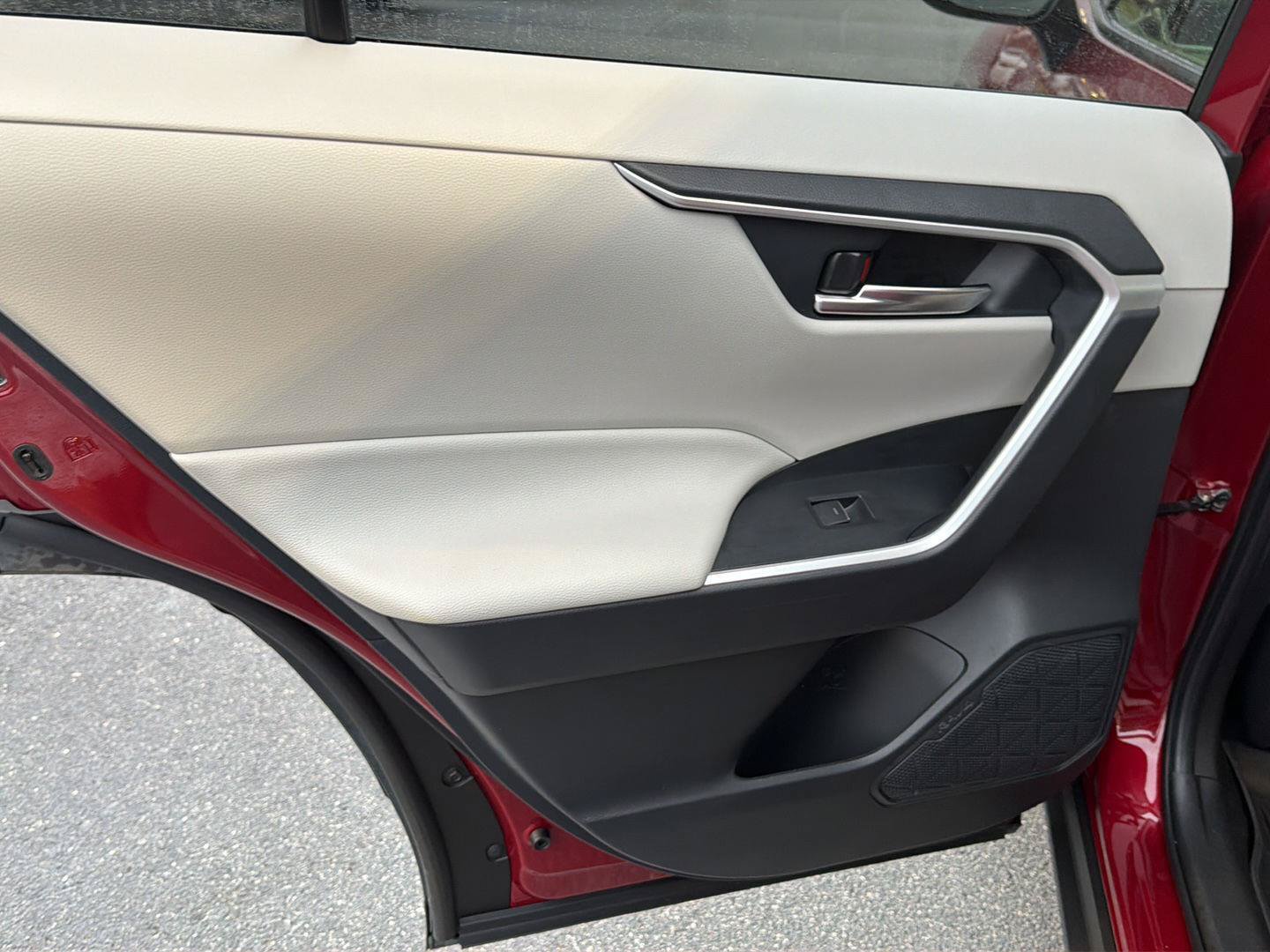 Certified 2023 Toyota RAV4 XLE Premium AWD/4WD image 17