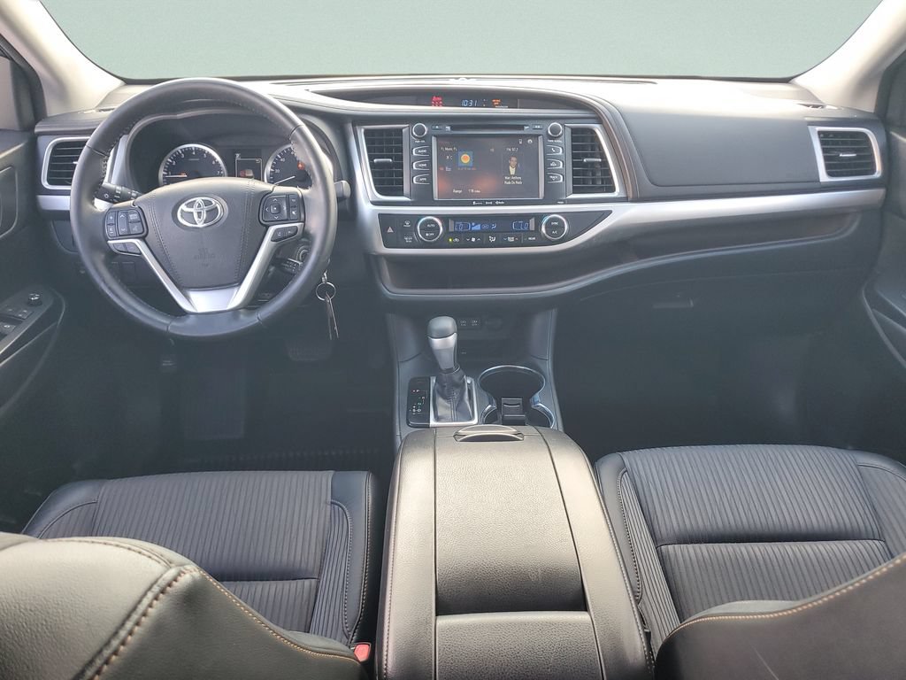 Used 2018 Toyota Highlander Plus FWD image 11