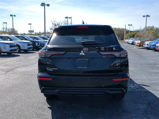 New 2025 Mitsubishi Outlander ES image 7