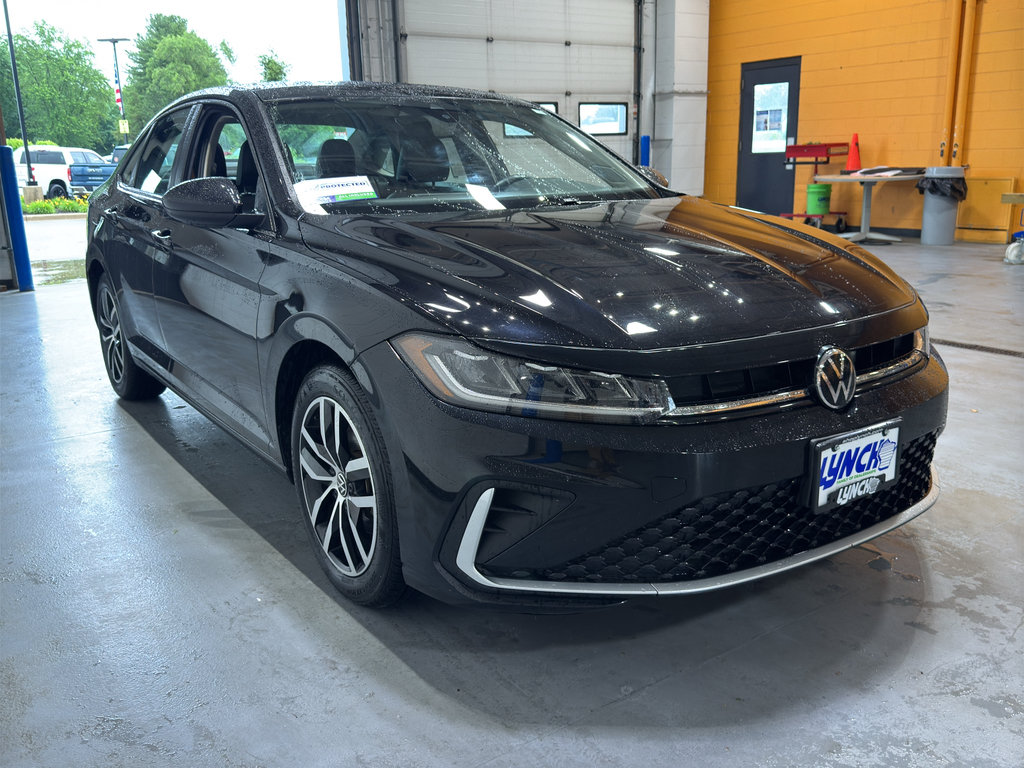 Used 2025 Volkswagen Jetta SE FWD image 7