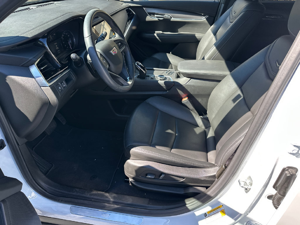 Certified 2025 Cadillac XT6 Luxury FWD image 9