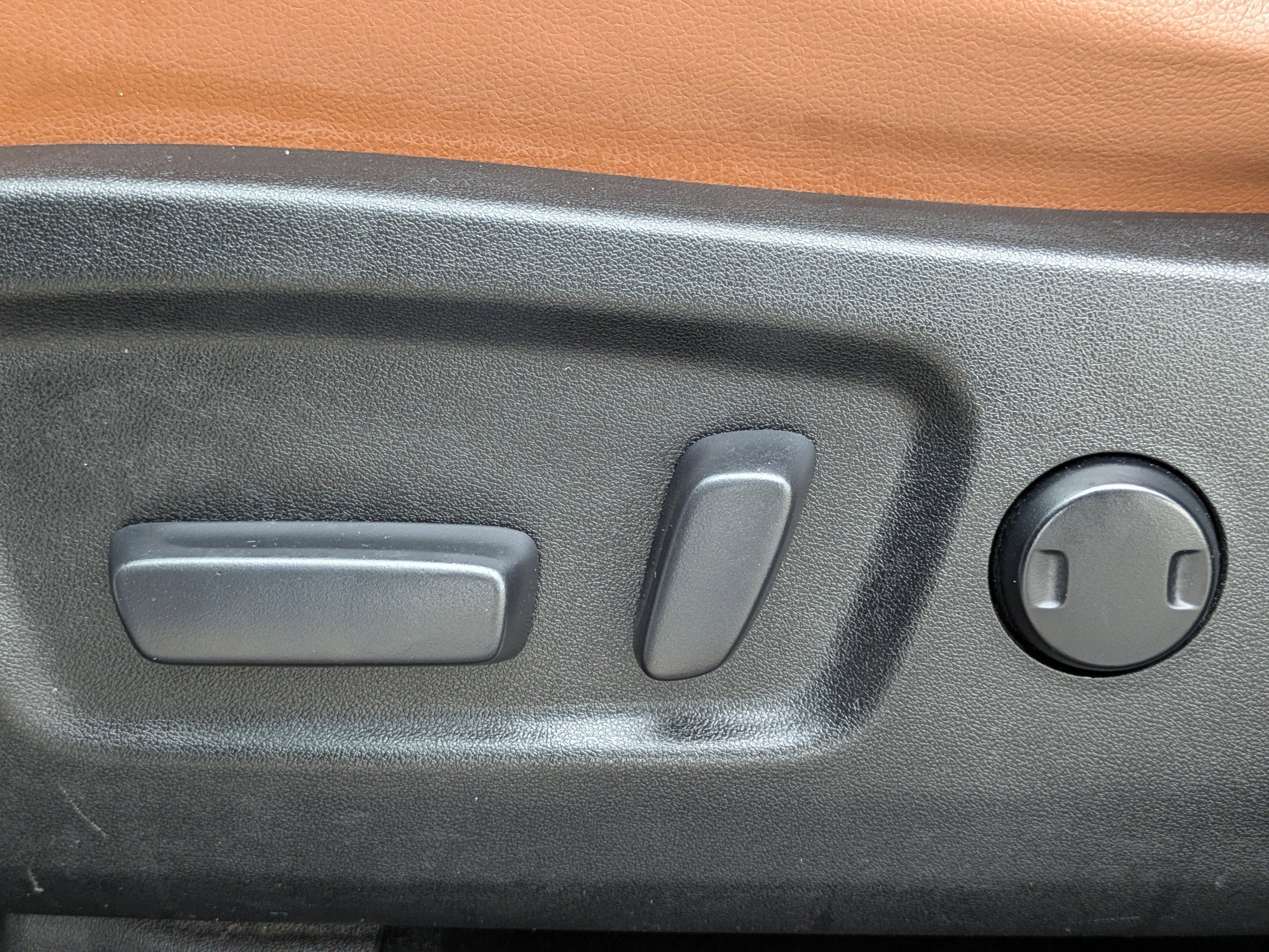 Used 2017 Toyota Highlander Limited image 27