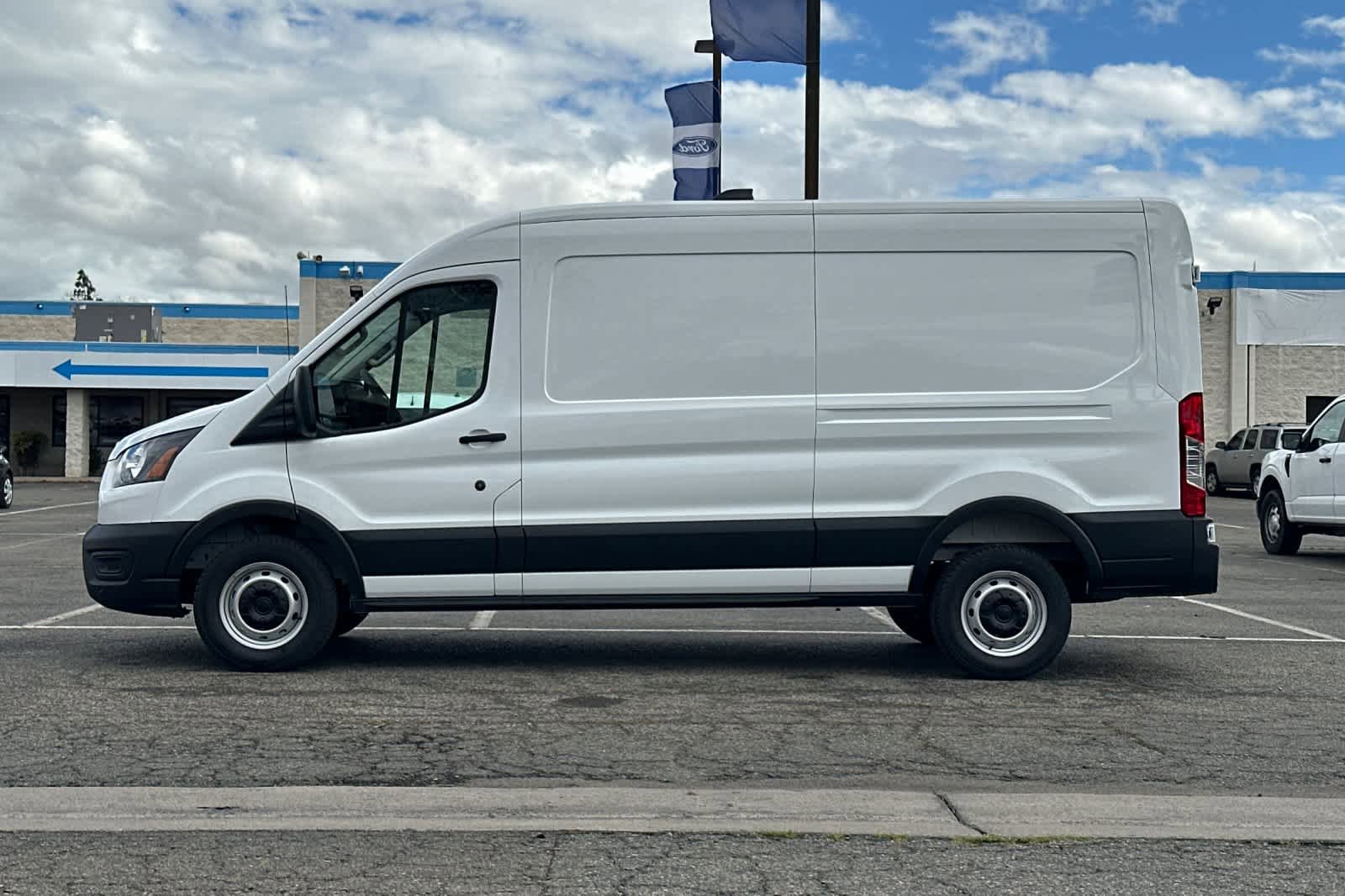 New 2026 Ford Transit 250 148 Medium Roof w/ Load Area Protection Package image 4