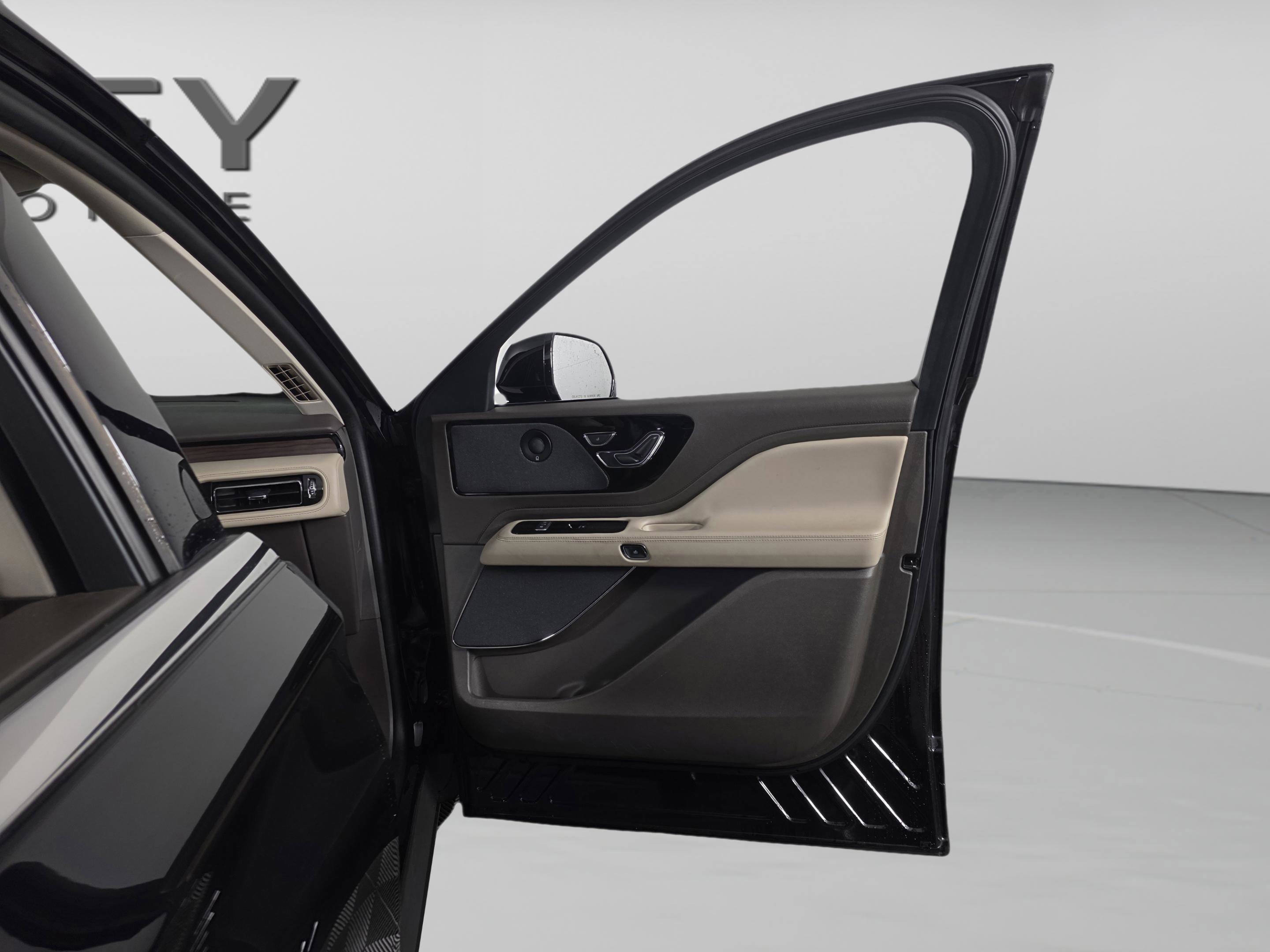 Used 2024 Lincoln Aviator Reserve w/ Elements Package Plus image 52