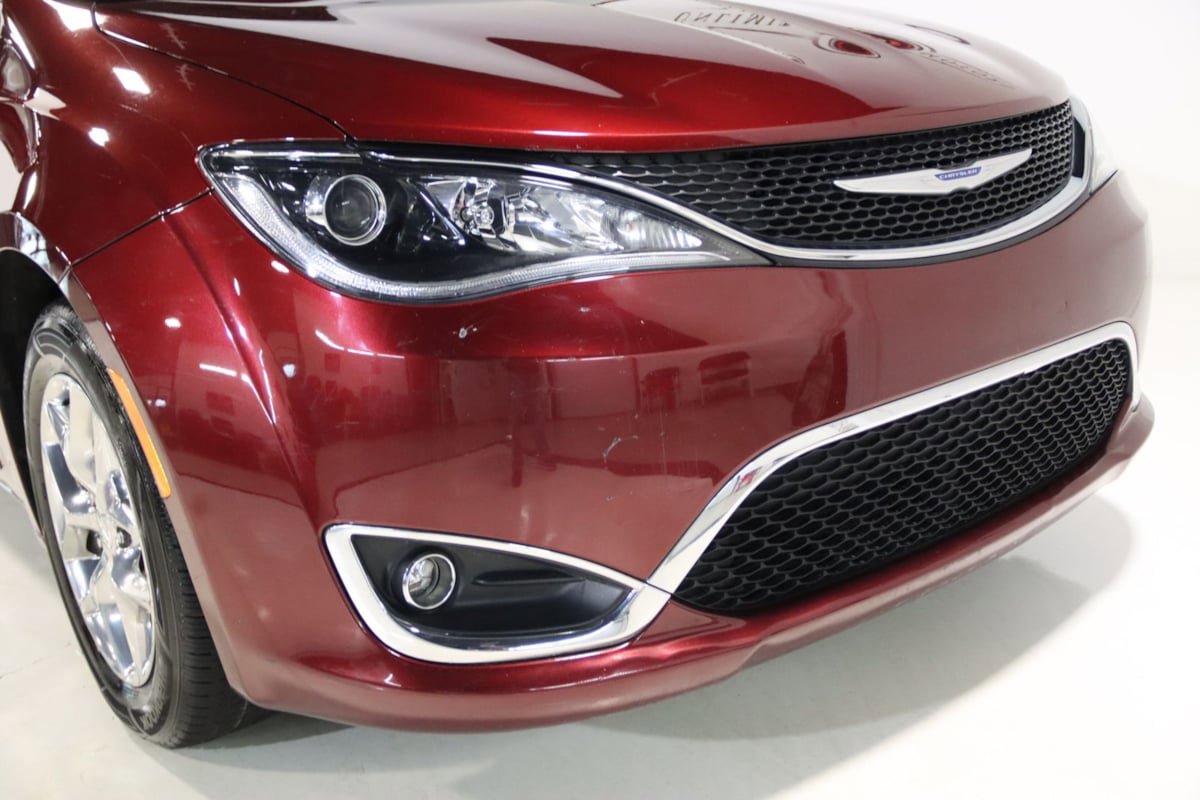 Used 2018 Chrysler Pacifica Limited FWD image 25