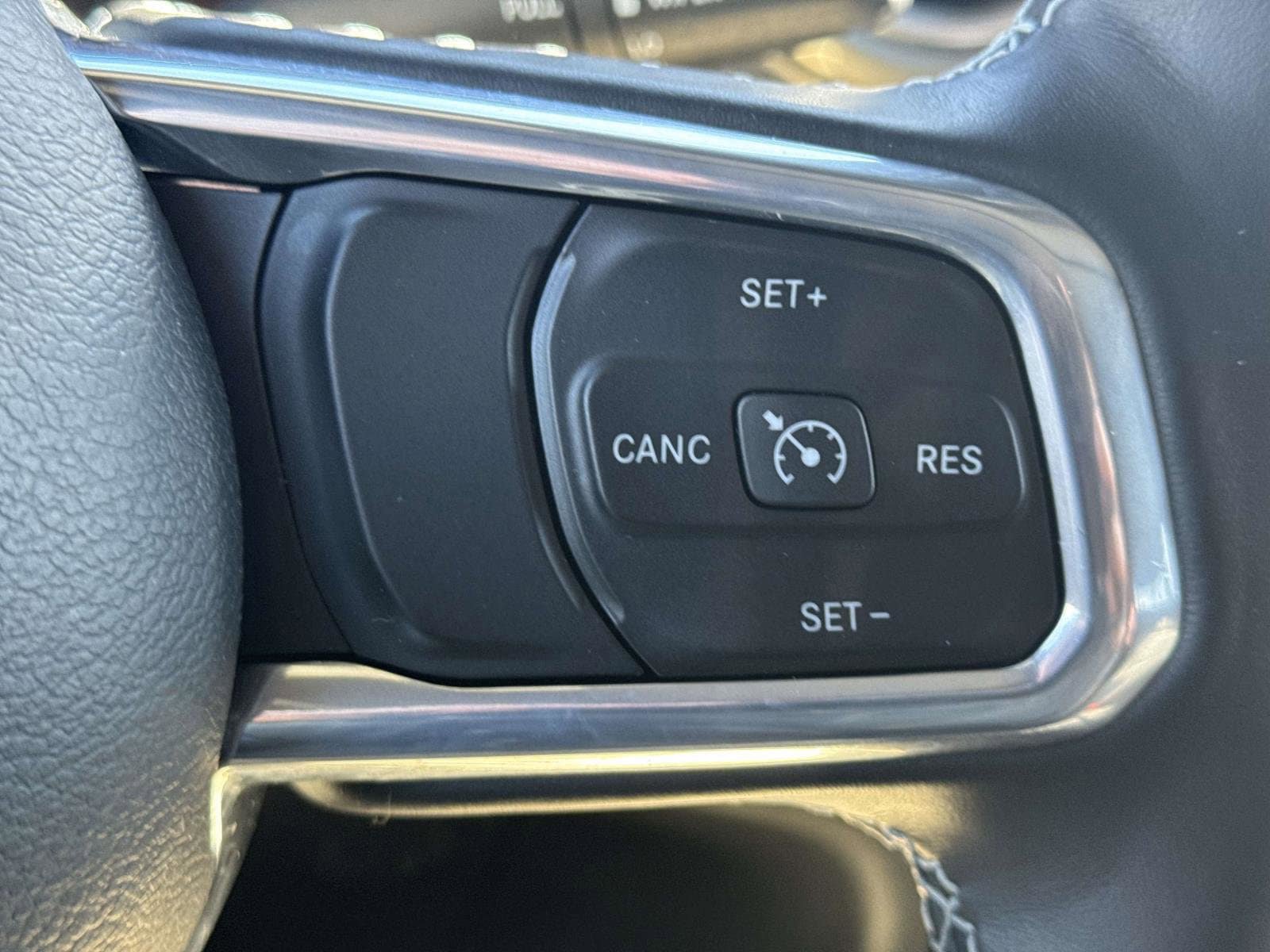 Used 2022 Jeep Wrangler Unlimited Sahara w/ LED Lighting Group AWD/4WD image 20