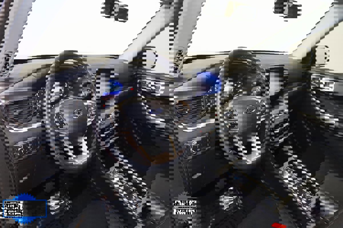 Used 2022 Ford Explorer XLT image 28