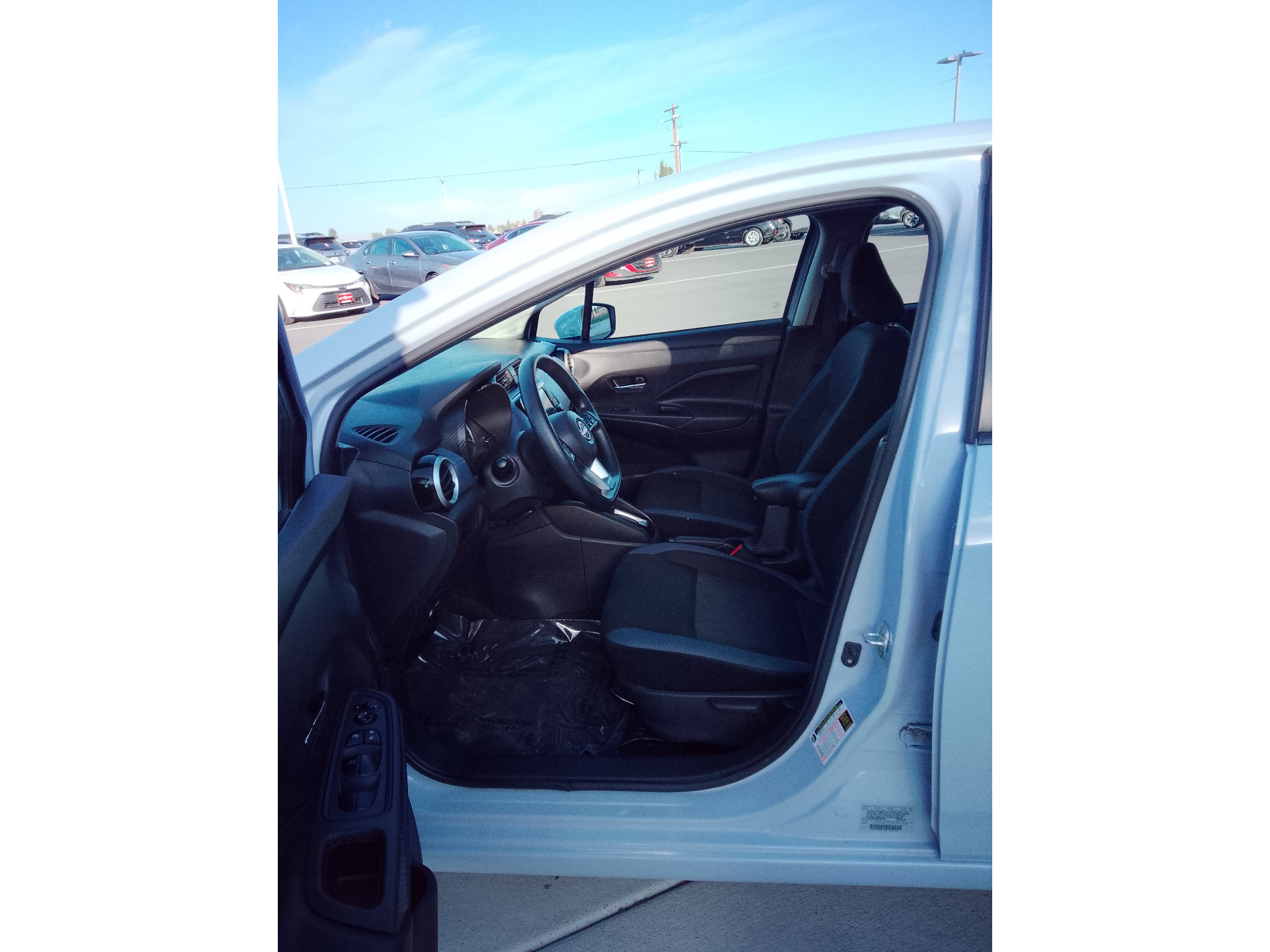Used 2024 Nissan Versa SV FWD image 10