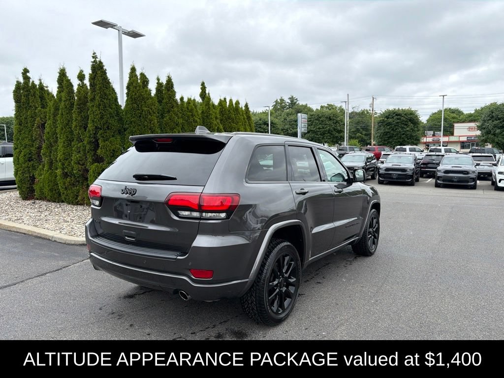 Used 2021 Jeep Grand Cherokee Laredo X AWD/4WD image 3