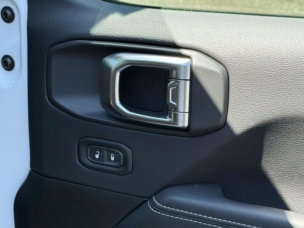 Used 2023 Jeep Wrangler Unlimited Sahara w/ Cold Weather Group image 8