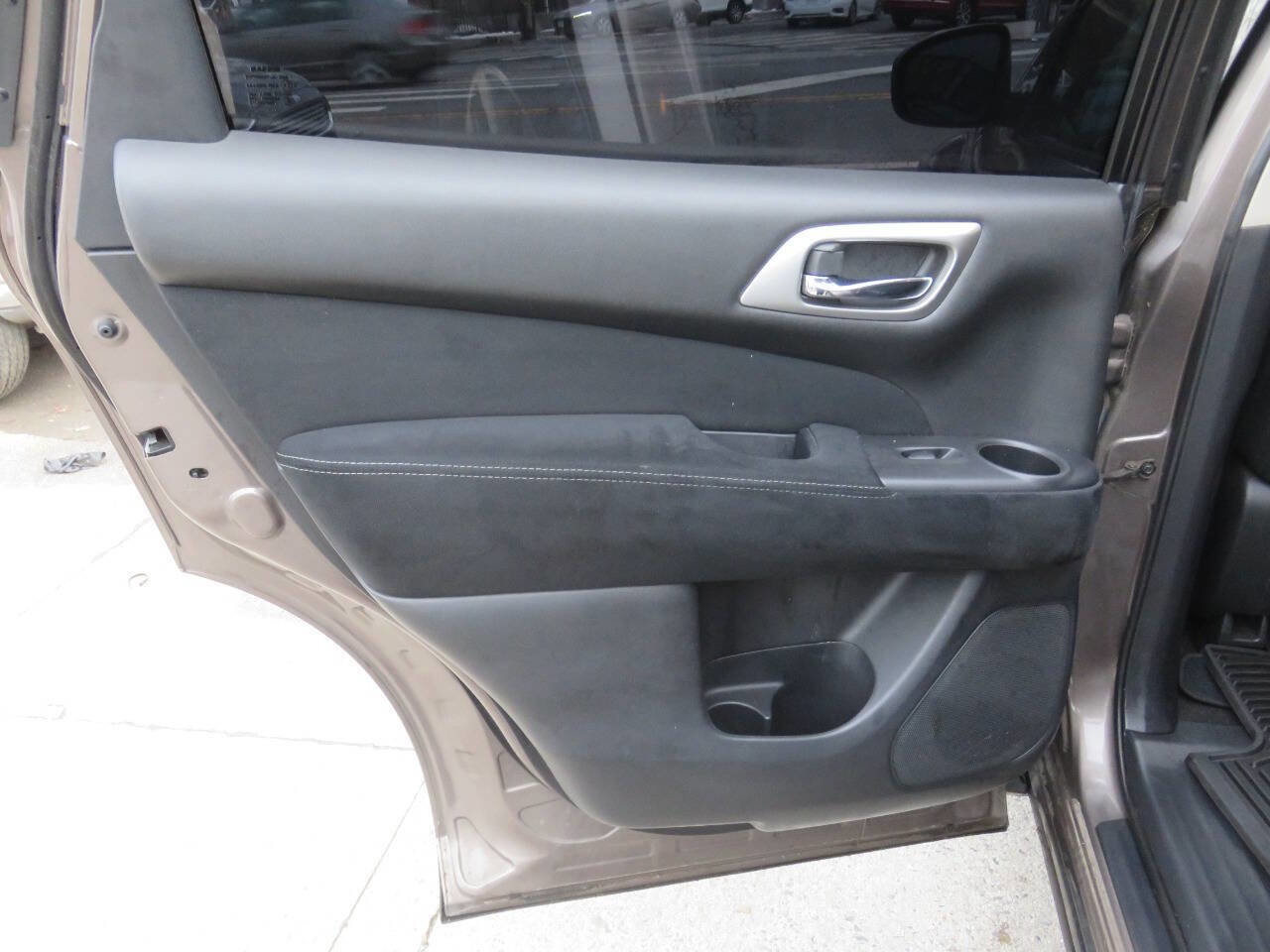 Used 2013 Nissan Pathfinder SV image 27