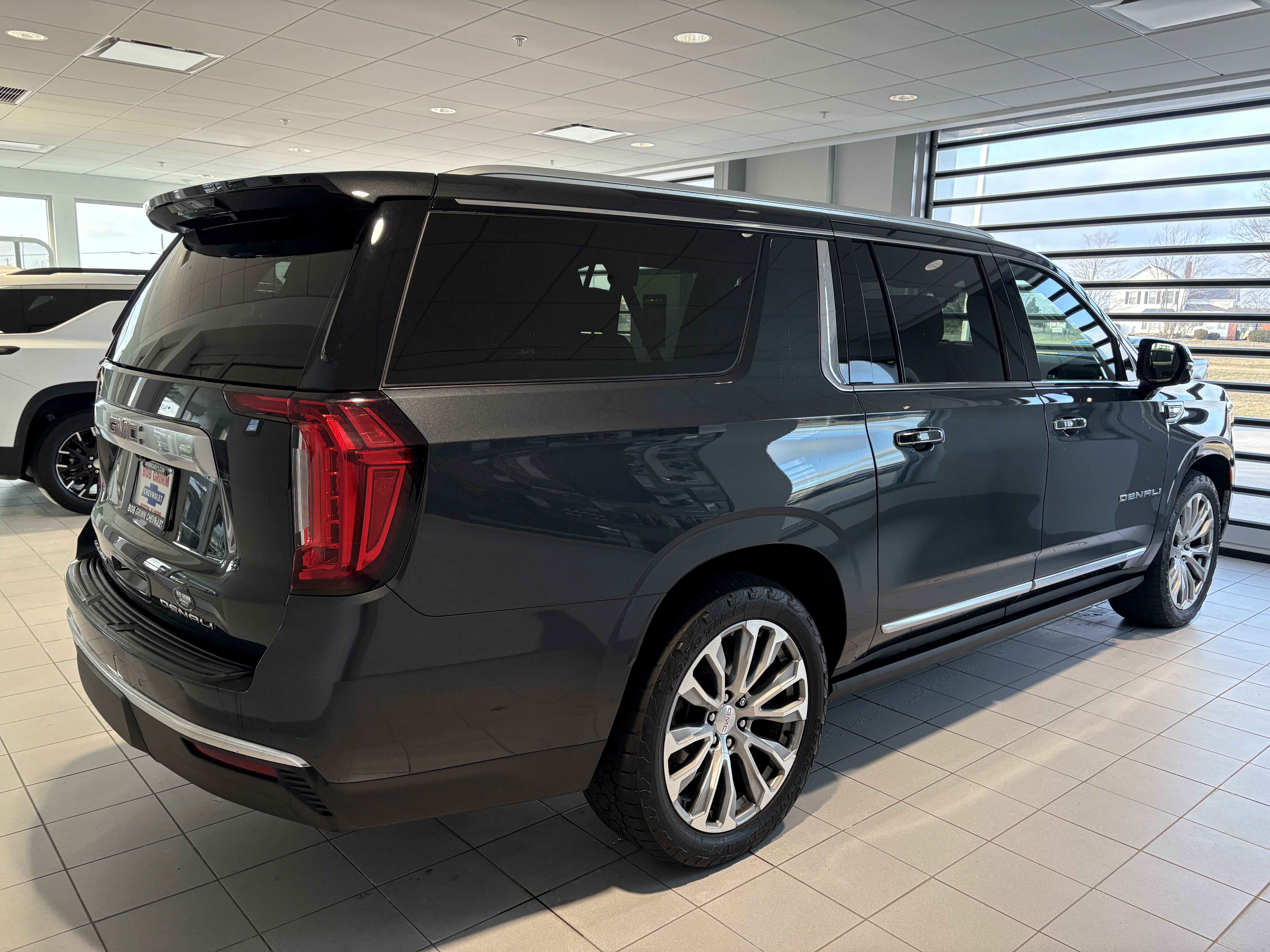 Used 2021 GMC Yukon XL Denali w/ Denali Ultimate Package image 7