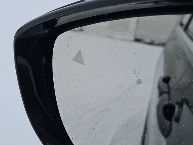 Used 2025 Chrysler Pacifica Select image 44