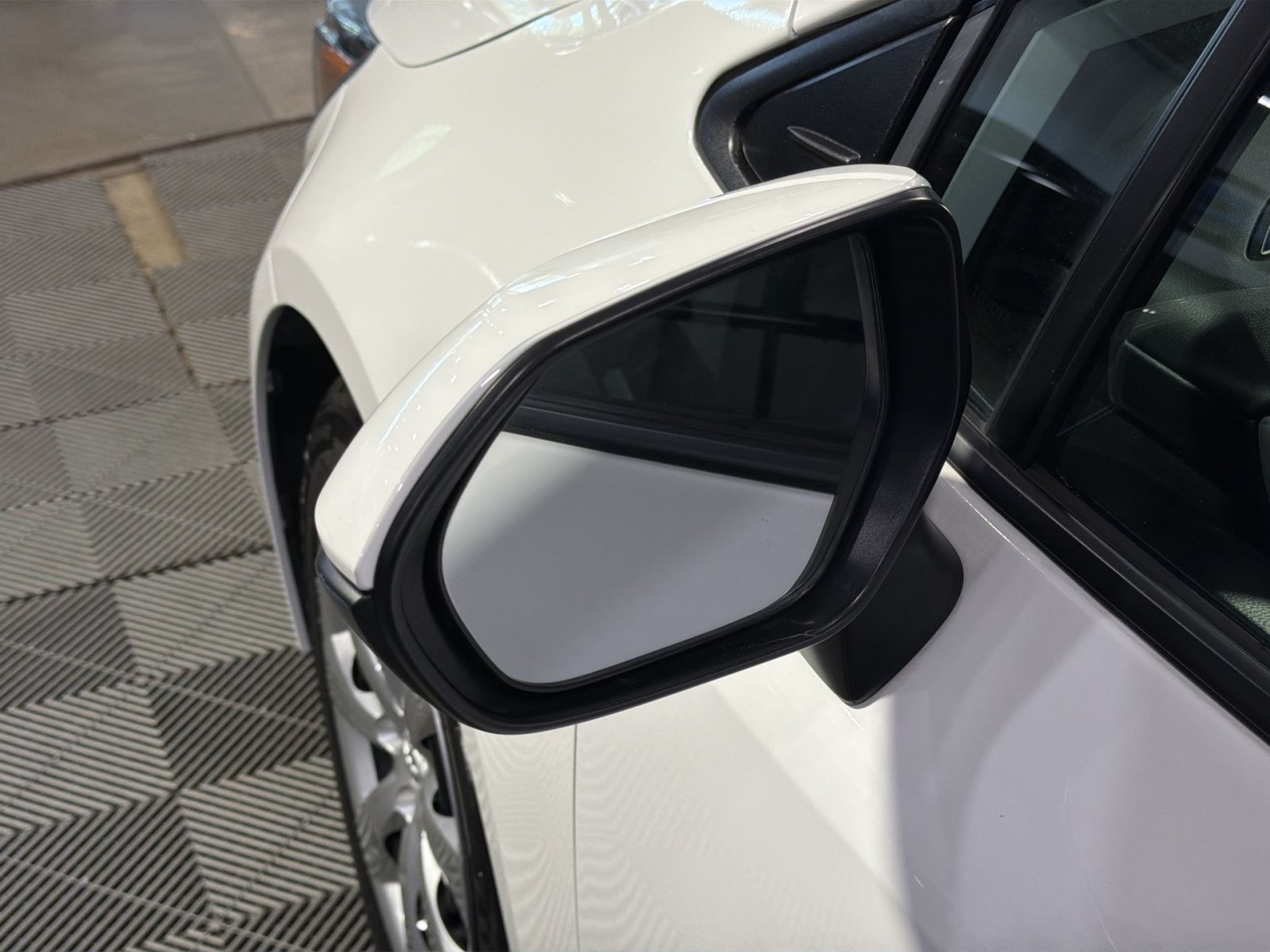 Used 2025 Toyota Corolla LE FWD image 14