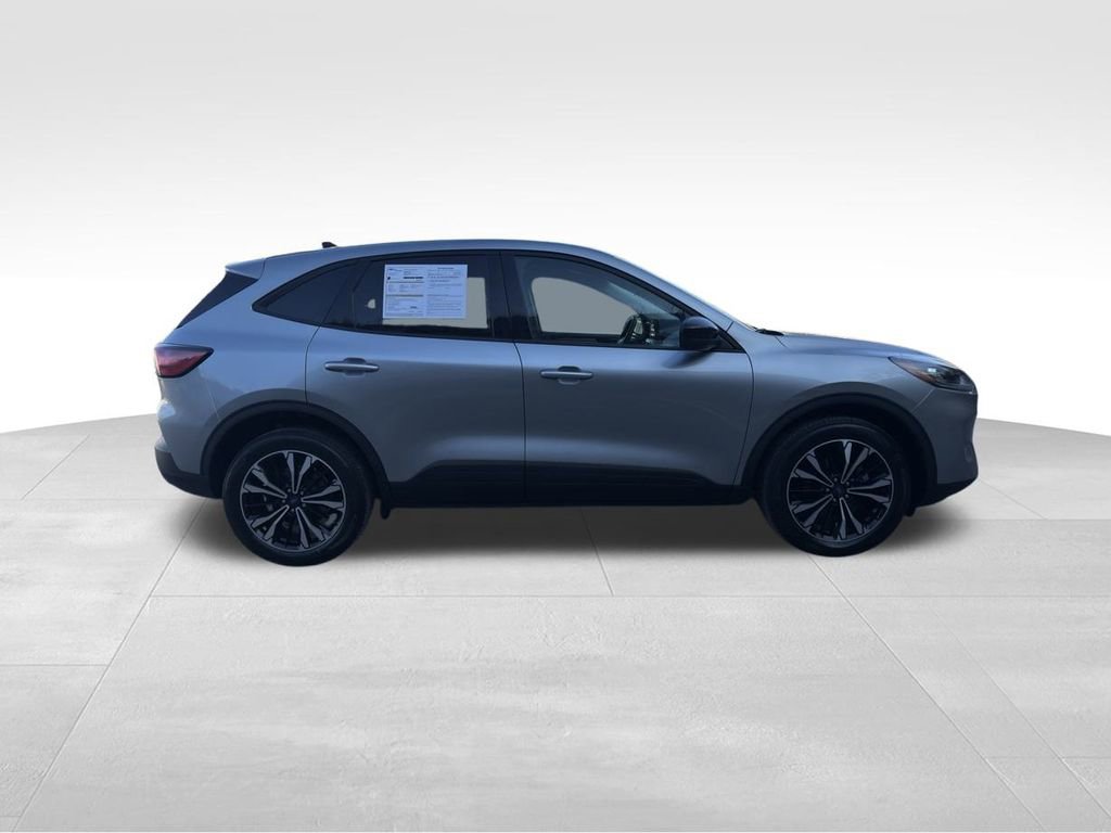 Certified 2022 Ford Escape SE w/ SE Sport Appearance Package image 4