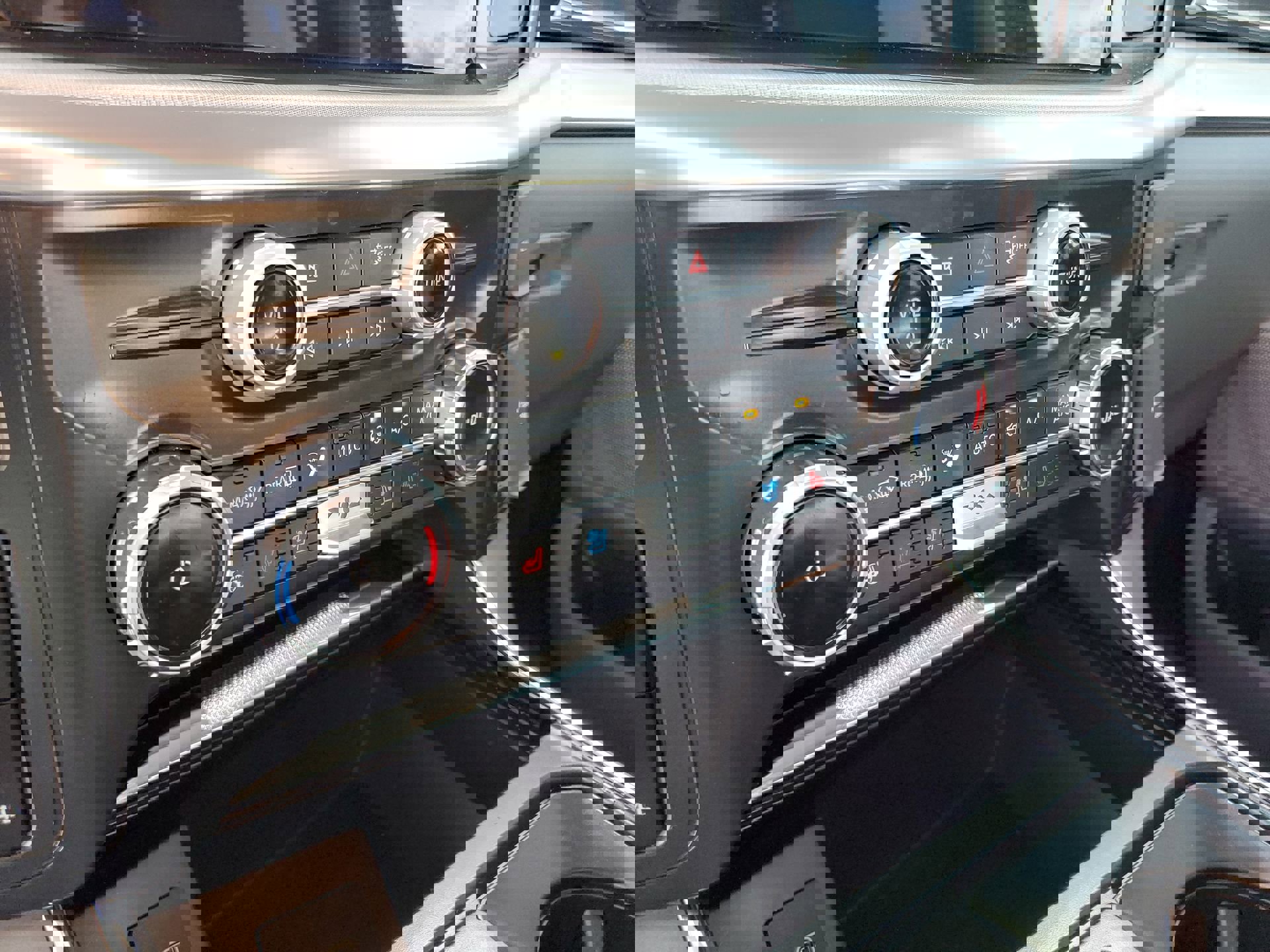 Used 2025 Ford F150 Lariat w/ Equipment Group 501A Mid image 77