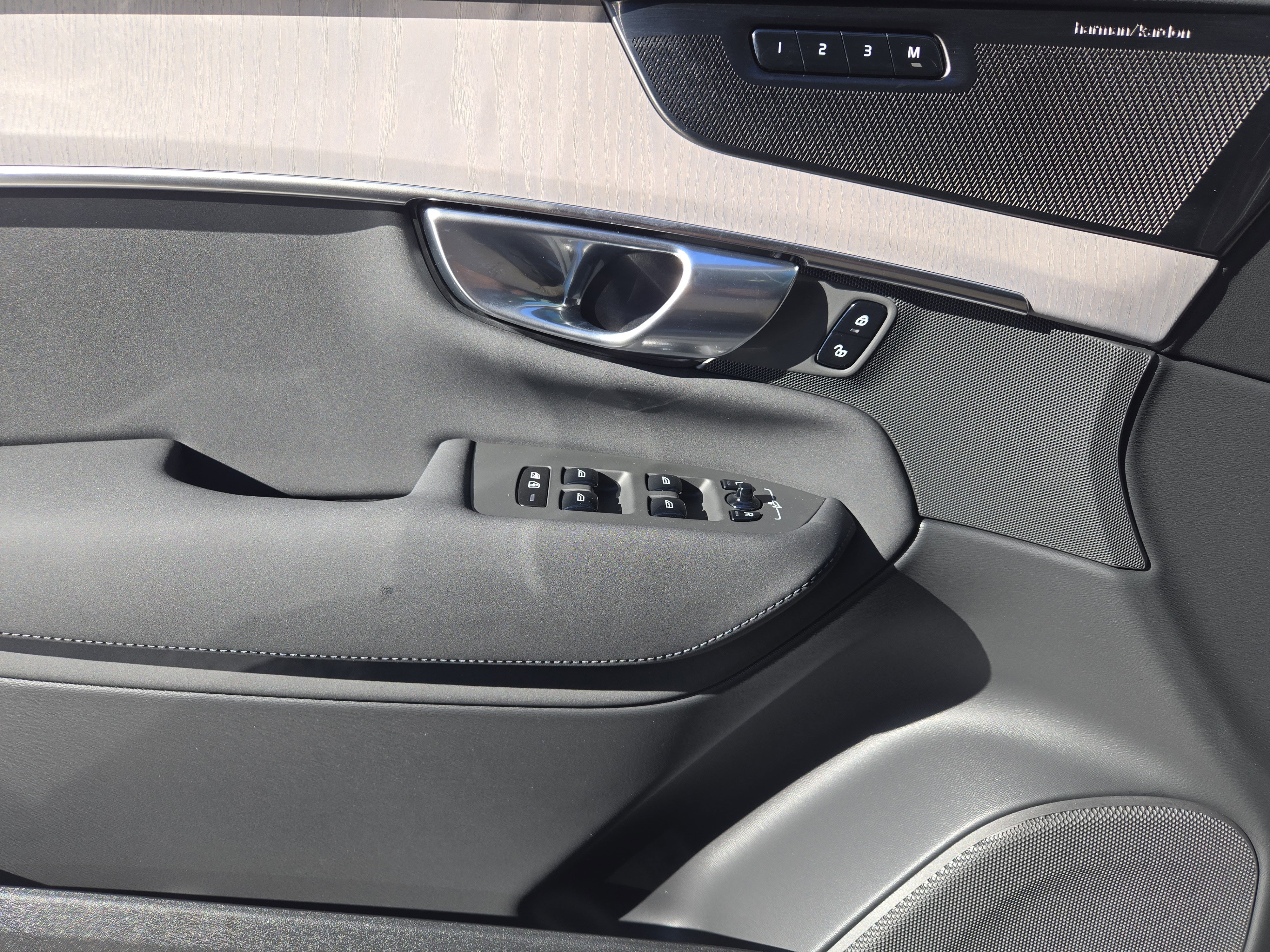 Used 2026 Volvo XC90 T8 Ultra image 26