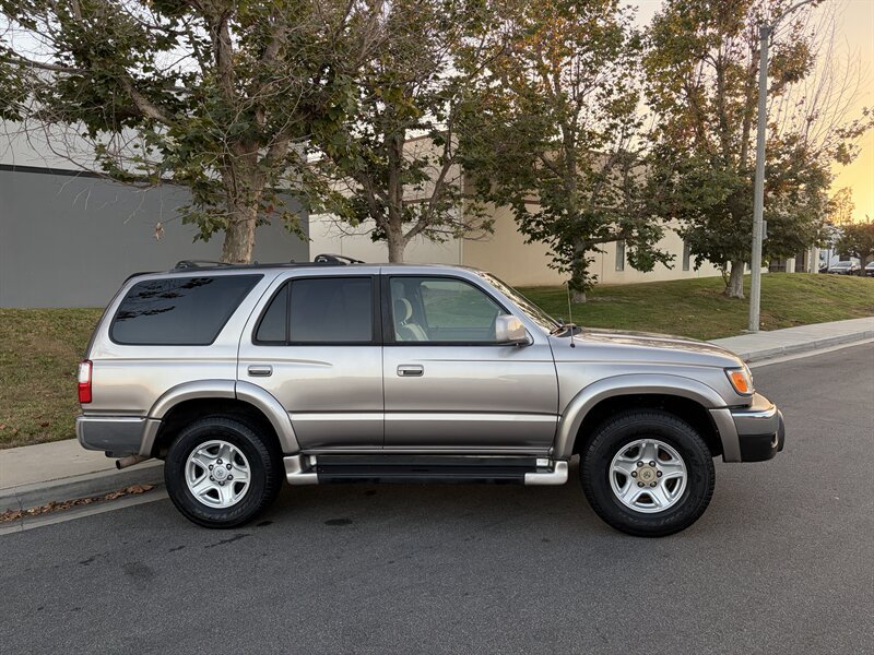 Used 2001 Toyota 4Runner SR5 w/ Upgrade Value Pkg 3 RWD image 2
