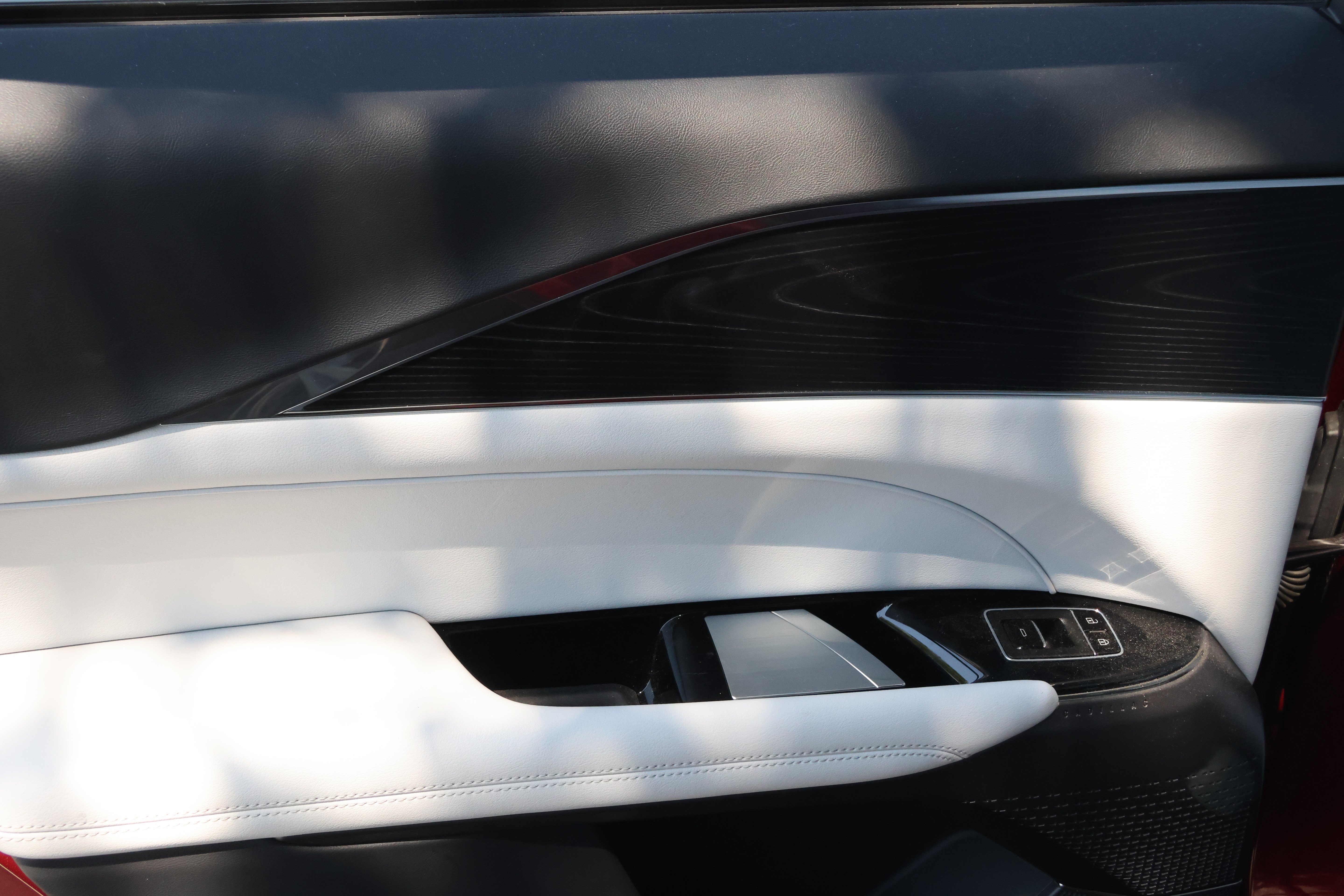Used 2024 Cadillac Lyriq Luxury RWD image 33