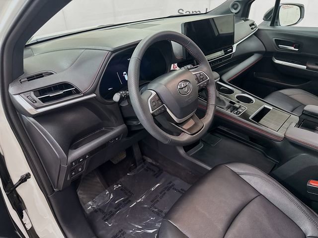 Used 2025 Toyota Sienna XSE w/ XSE Plus Package image 9