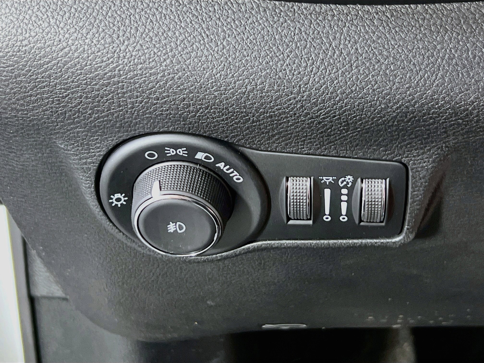 Used 2022 Jeep Compass Latitude w/ Sun and Sound Group AWD/4WD image 10