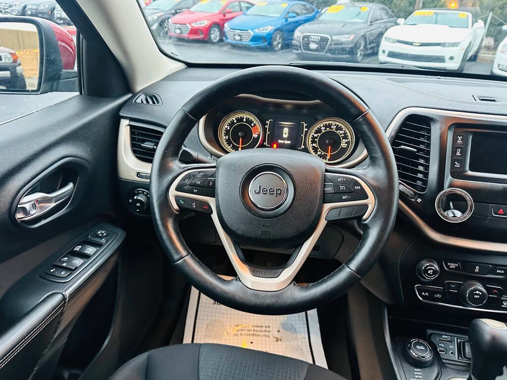 Used 2016 Jeep Cherokee Latitude w/ Cold Weather Group image 11