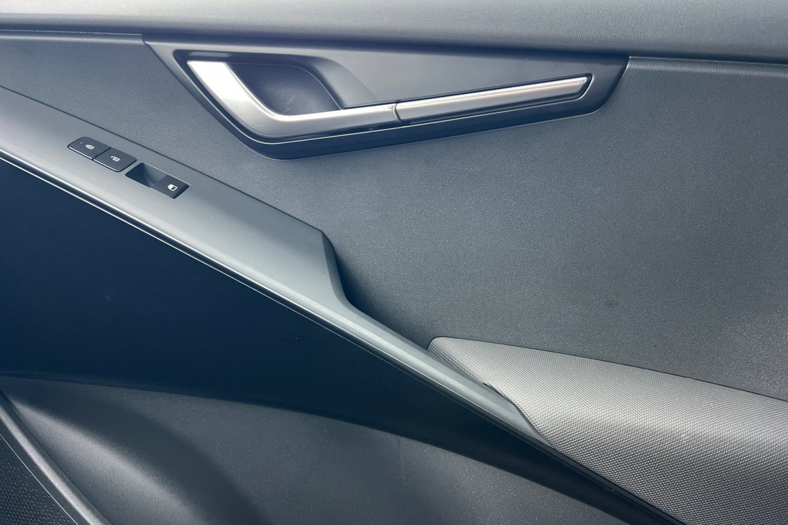 Used 2025 Kia Niro LX image 19