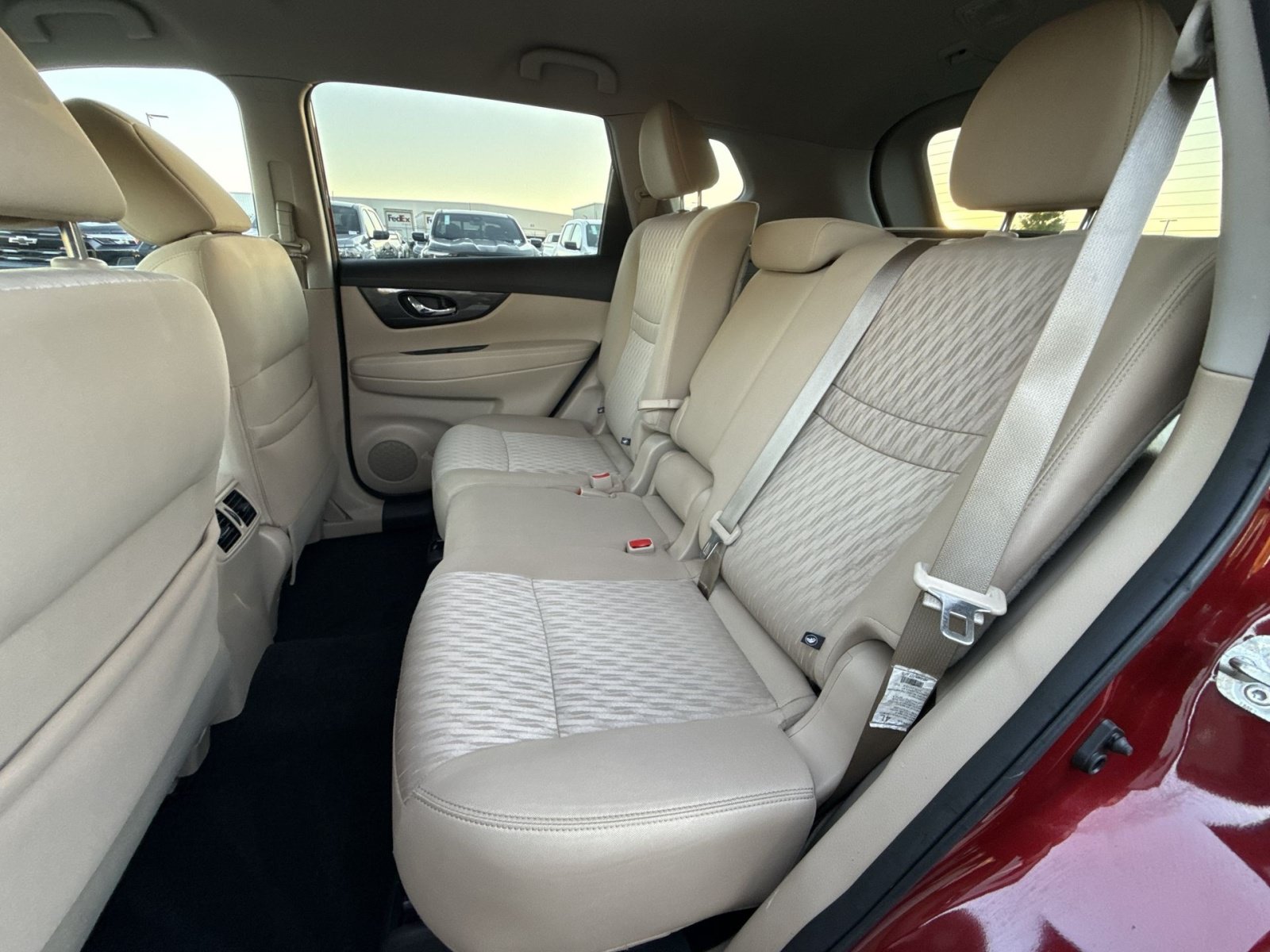 Used 2018 Nissan Rogue SV AWD/4WD image 25