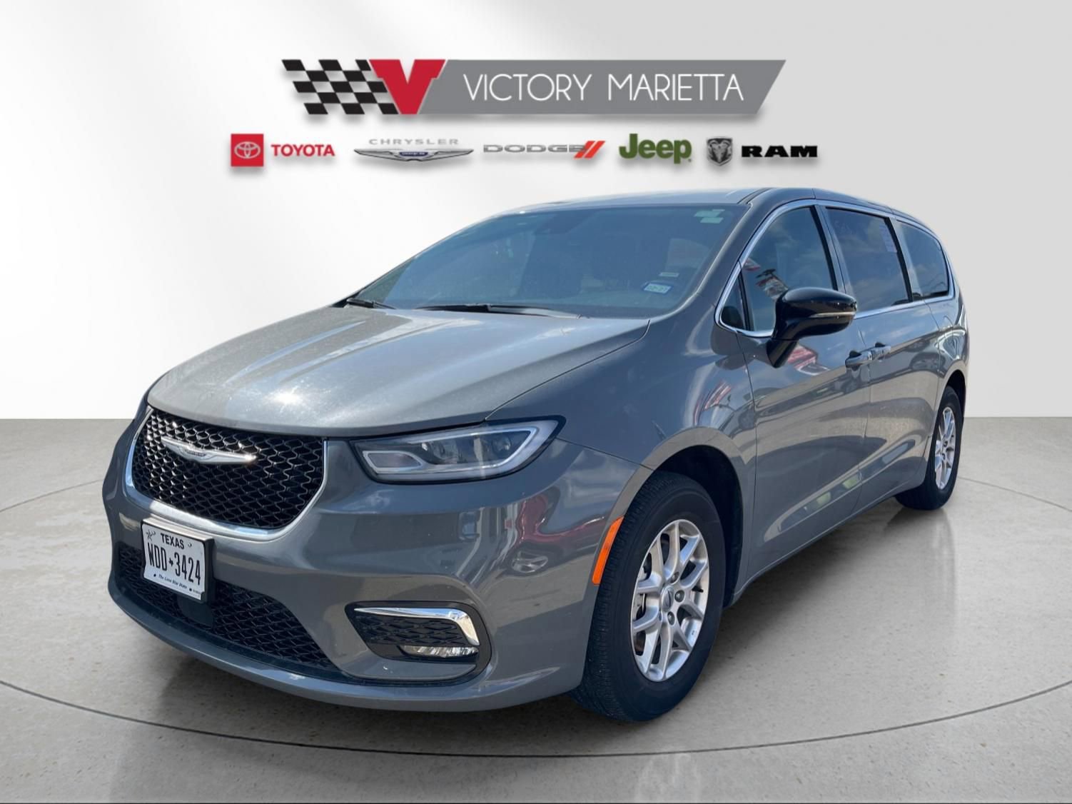 Used 2025 Chrysler Pacifica Select image 1