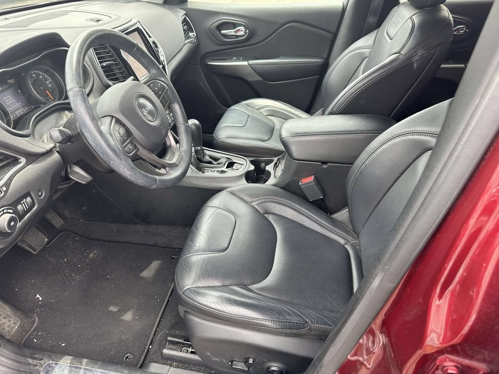 Used 2019 Jeep Cherokee Overland w/ Technology Group AWD/4WD image 18