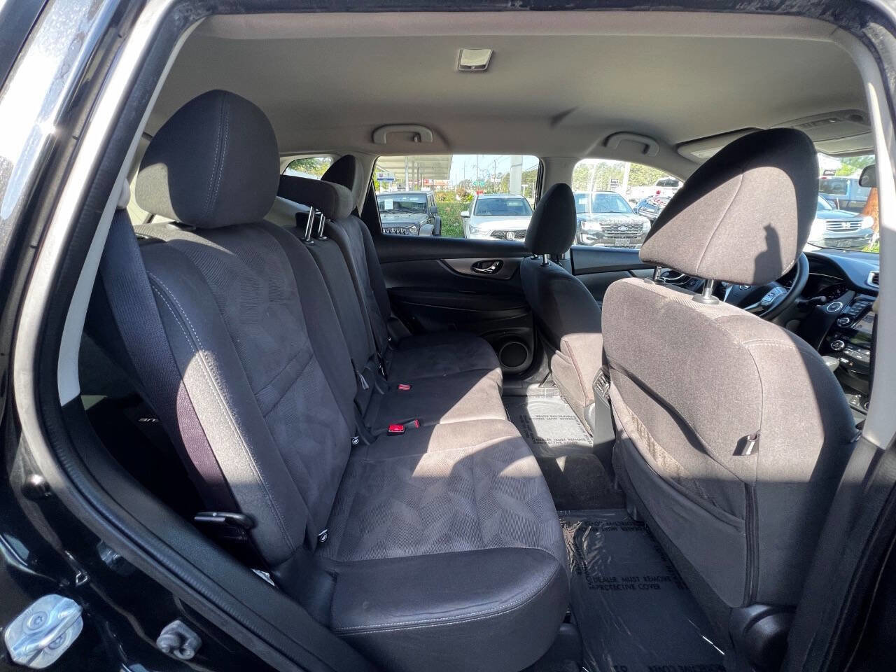 Used 2016 Nissan Rogue SV w/ SV Premium Package image 11