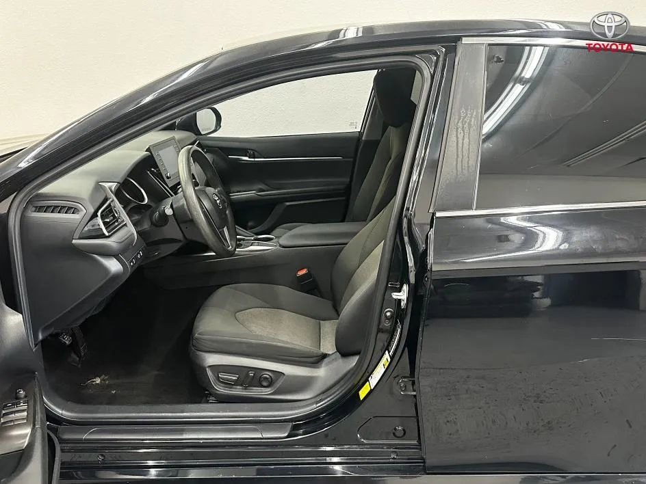 Used 2022 Toyota Camry LE FWD image 13