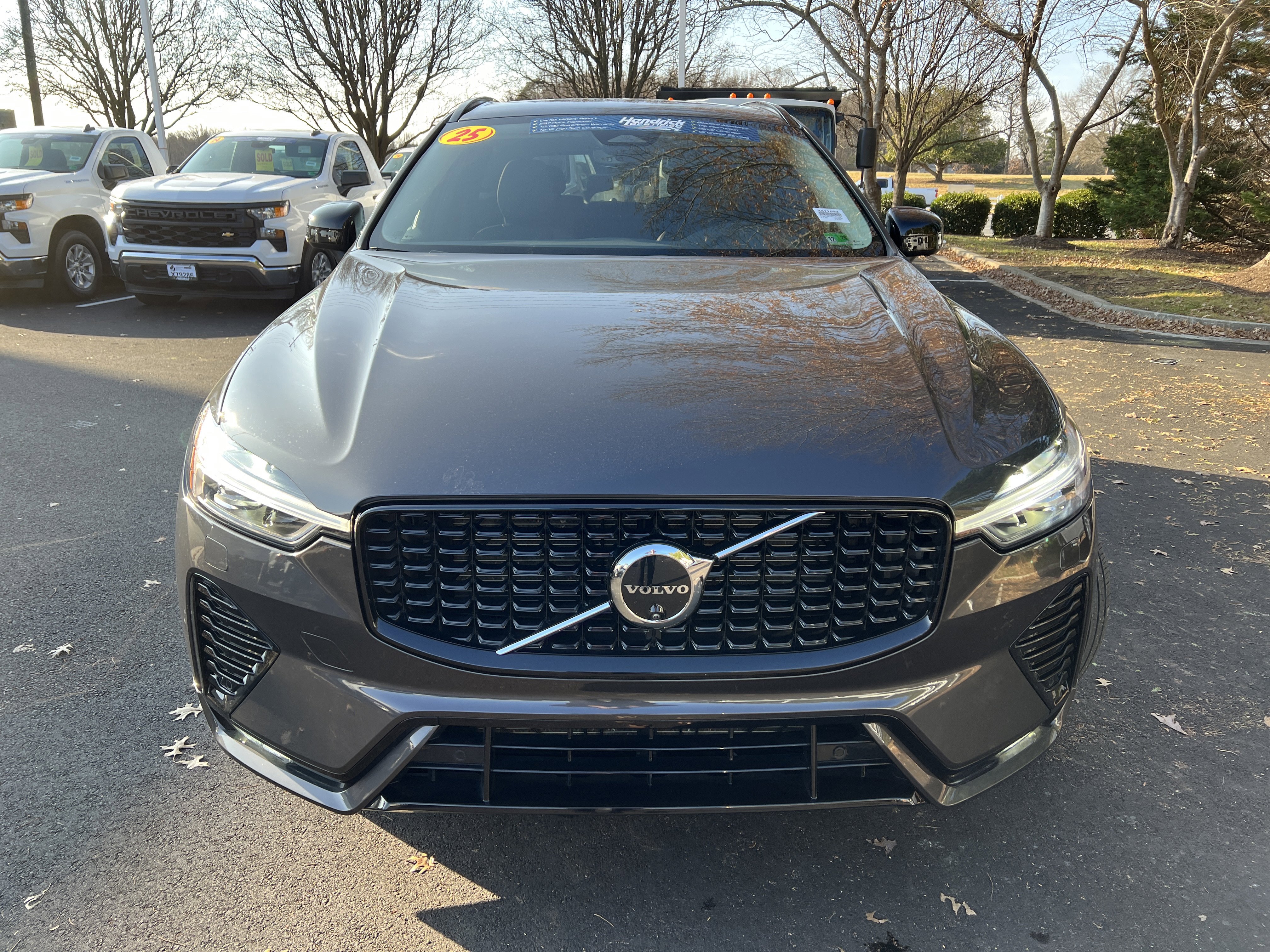 Used 2025 Volvo XC60 B5 Plus w/ Climate Package image 3