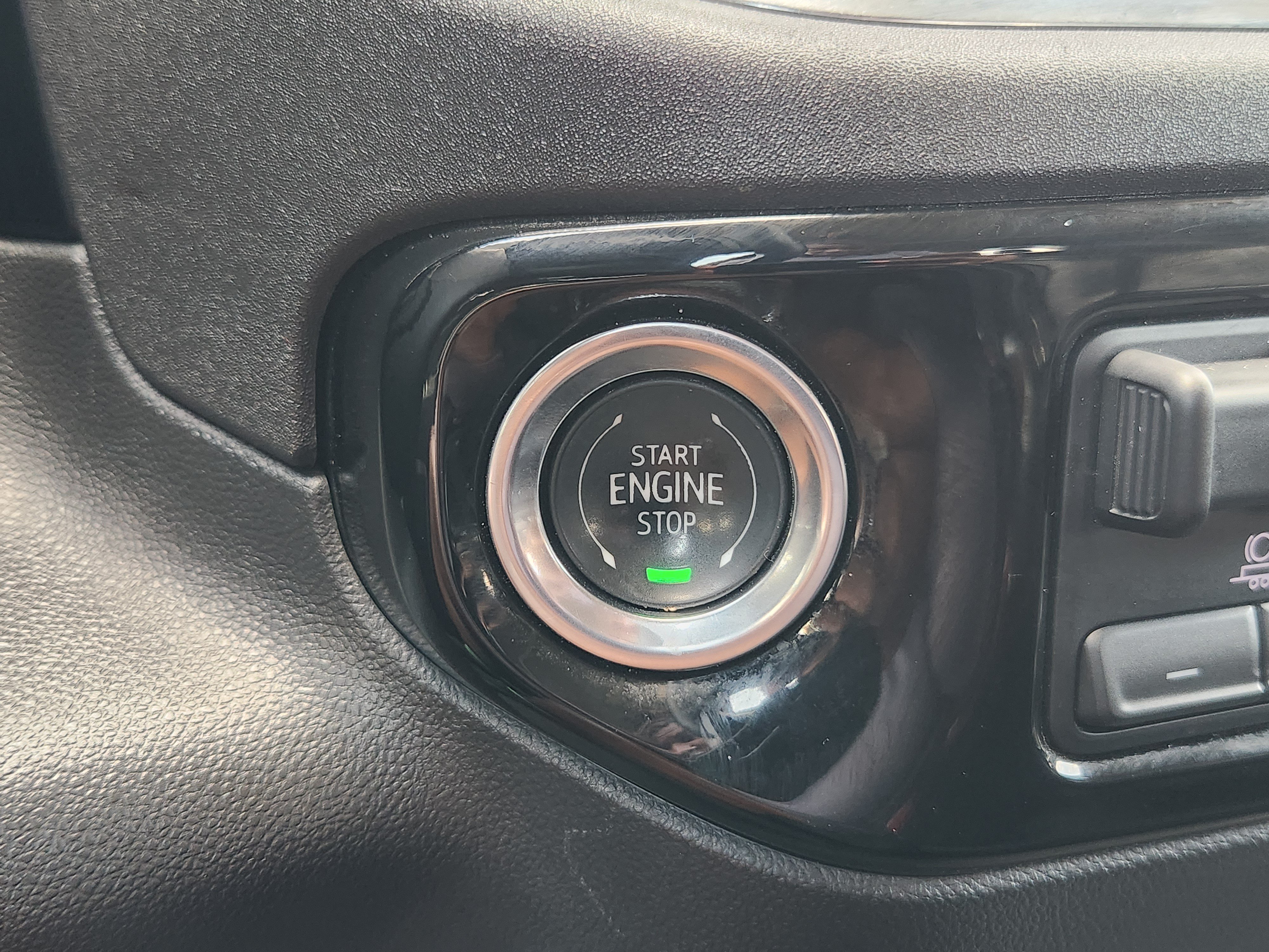 Certified 2025 Chevrolet Silverado 1500 LT AWD/4WD image 20