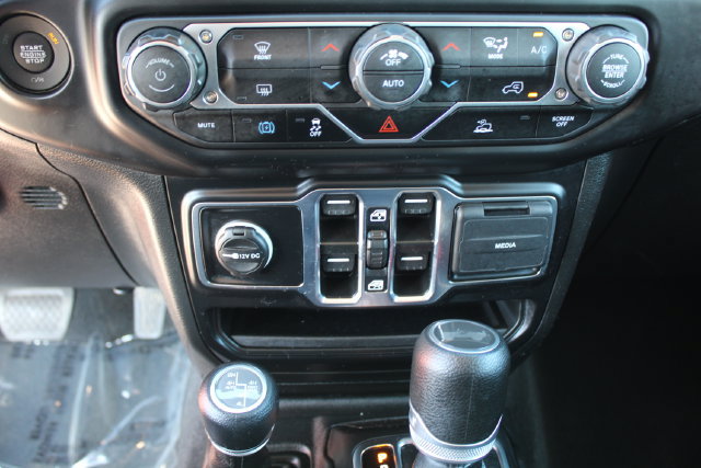 Used 2023 Jeep Wrangler Unlimited w/ Convenience Group AWD/4WD image 25