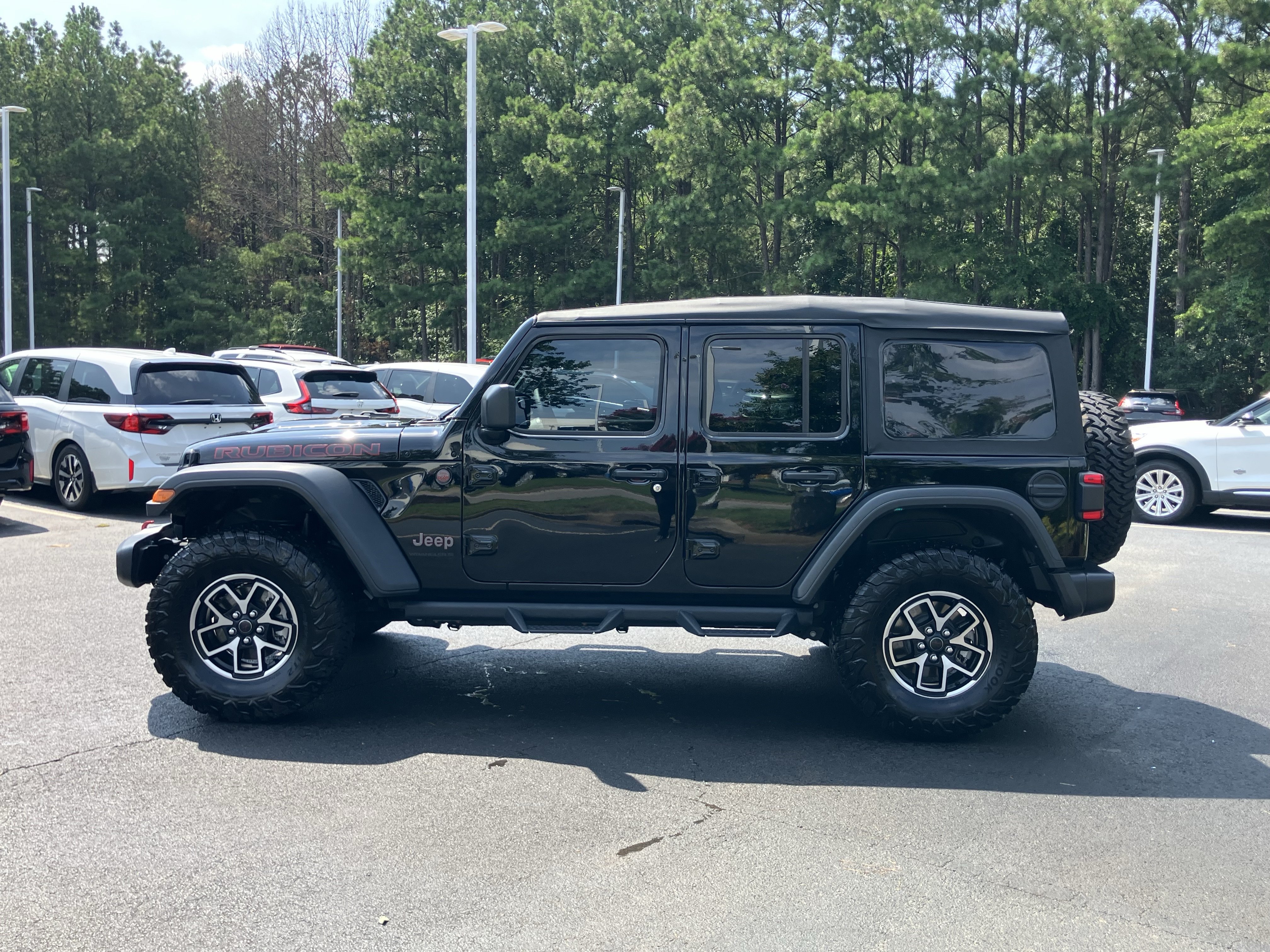 Used 2025 Jeep Wrangler Unlimited Rubicon AWD/4WD image 7