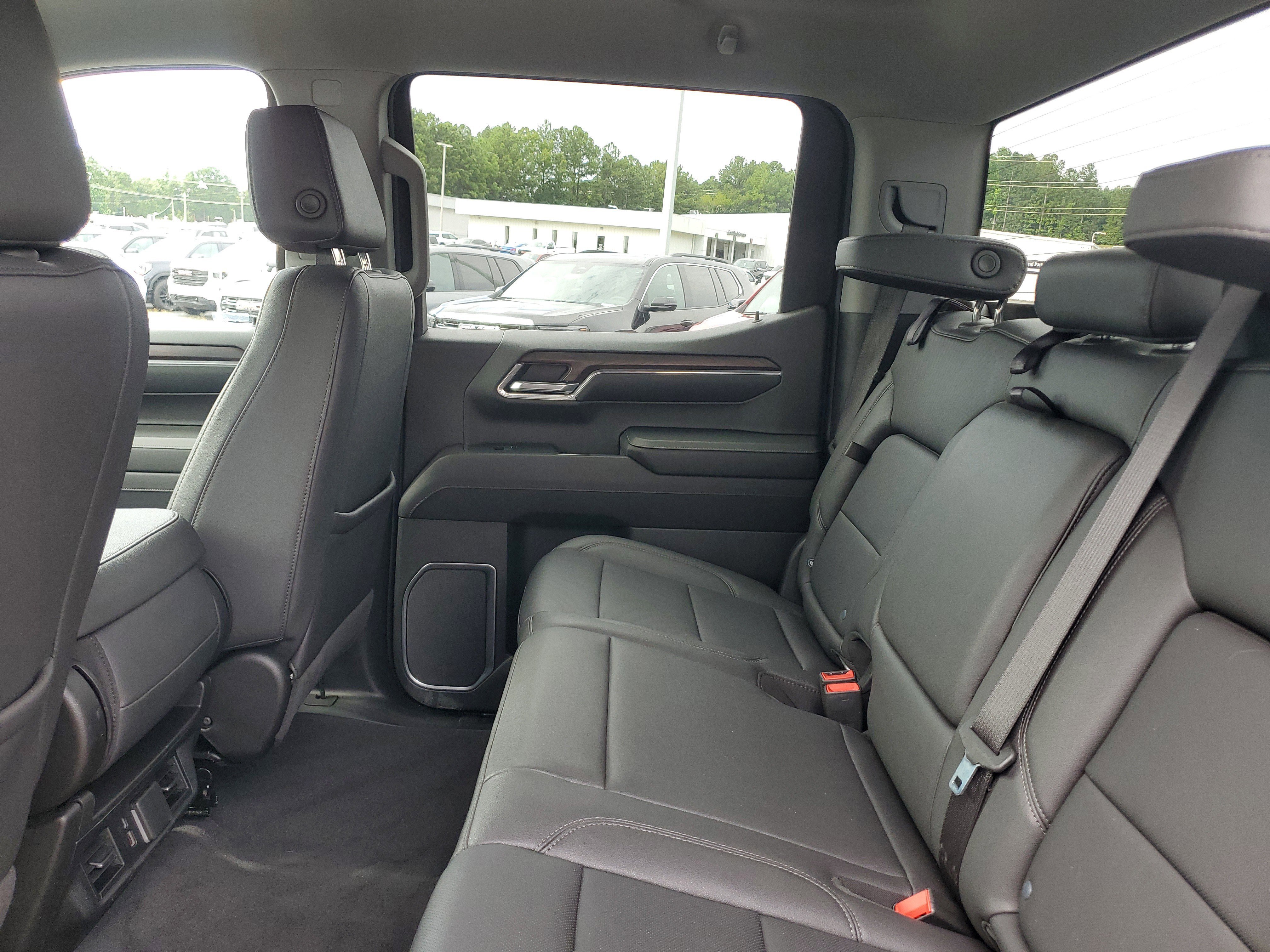 Used 2024 GMC Sierra 1500 SLT image 11